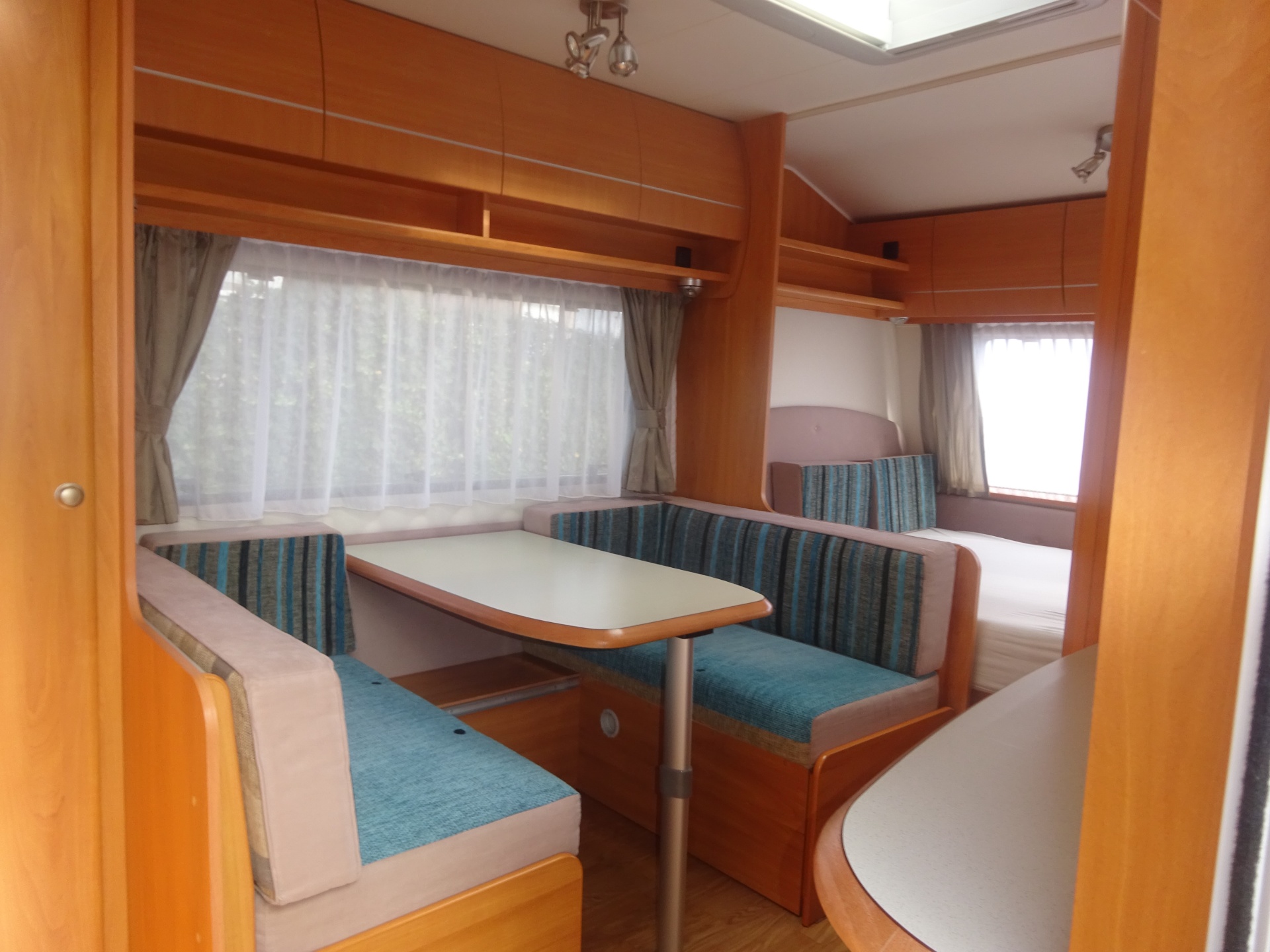 Homestar Racer 430 Vast Bed en Treinzit #TOPPER#