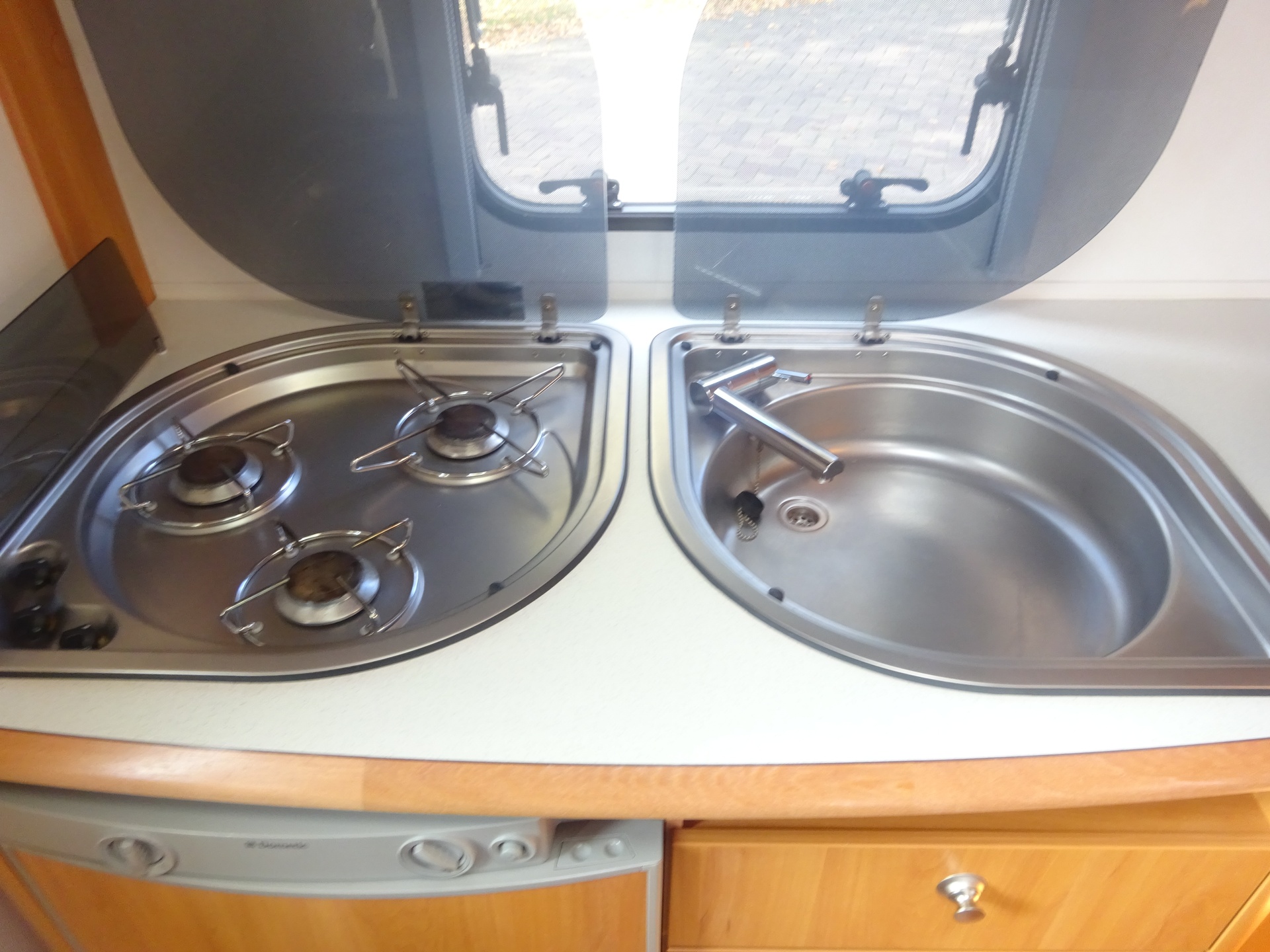 Homestar Racer 430 Vast Bed en Treinzit #TOPPER#