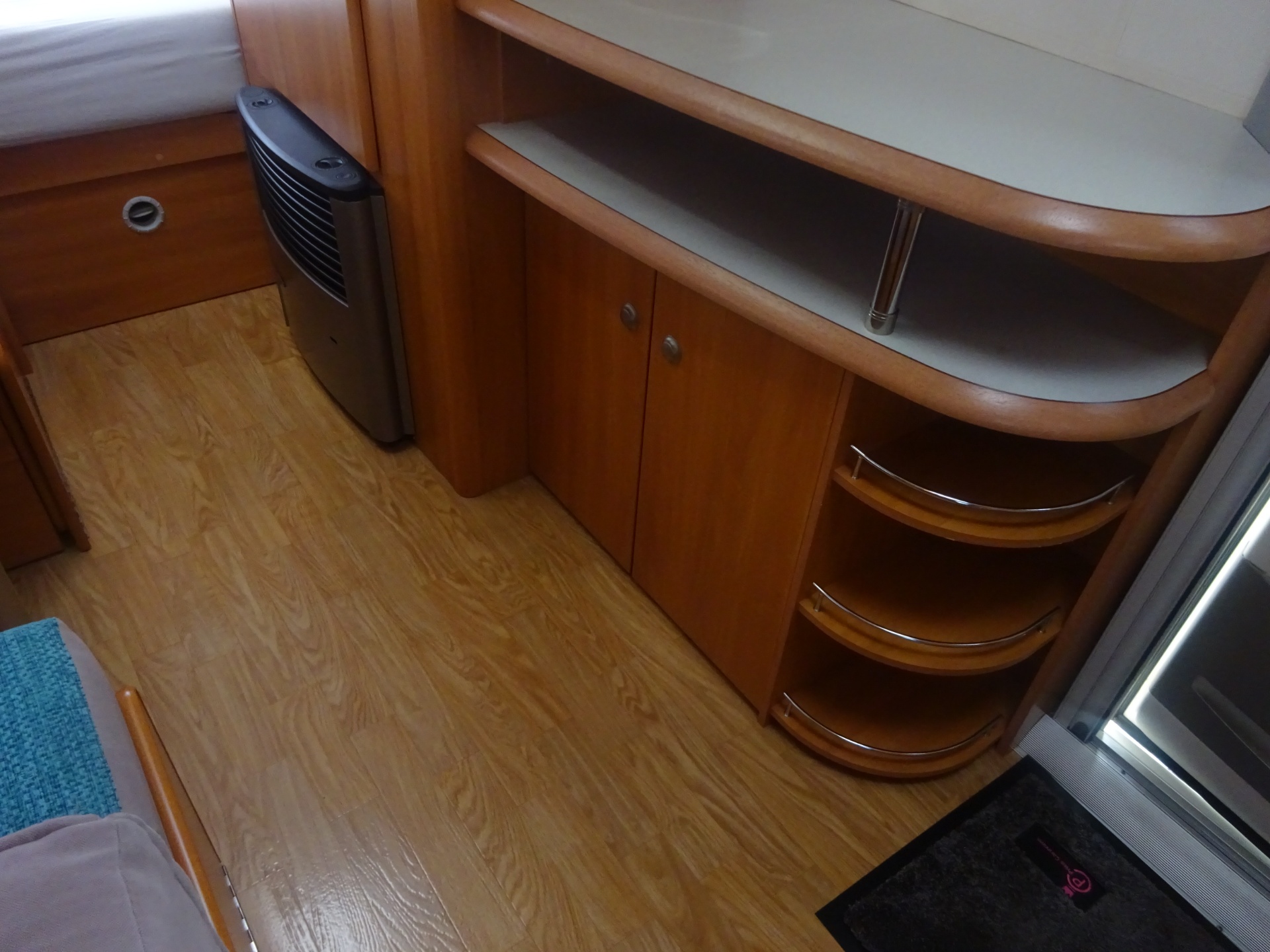 Homestar Racer 430 Vast Bed en Treinzit #TOPPER#