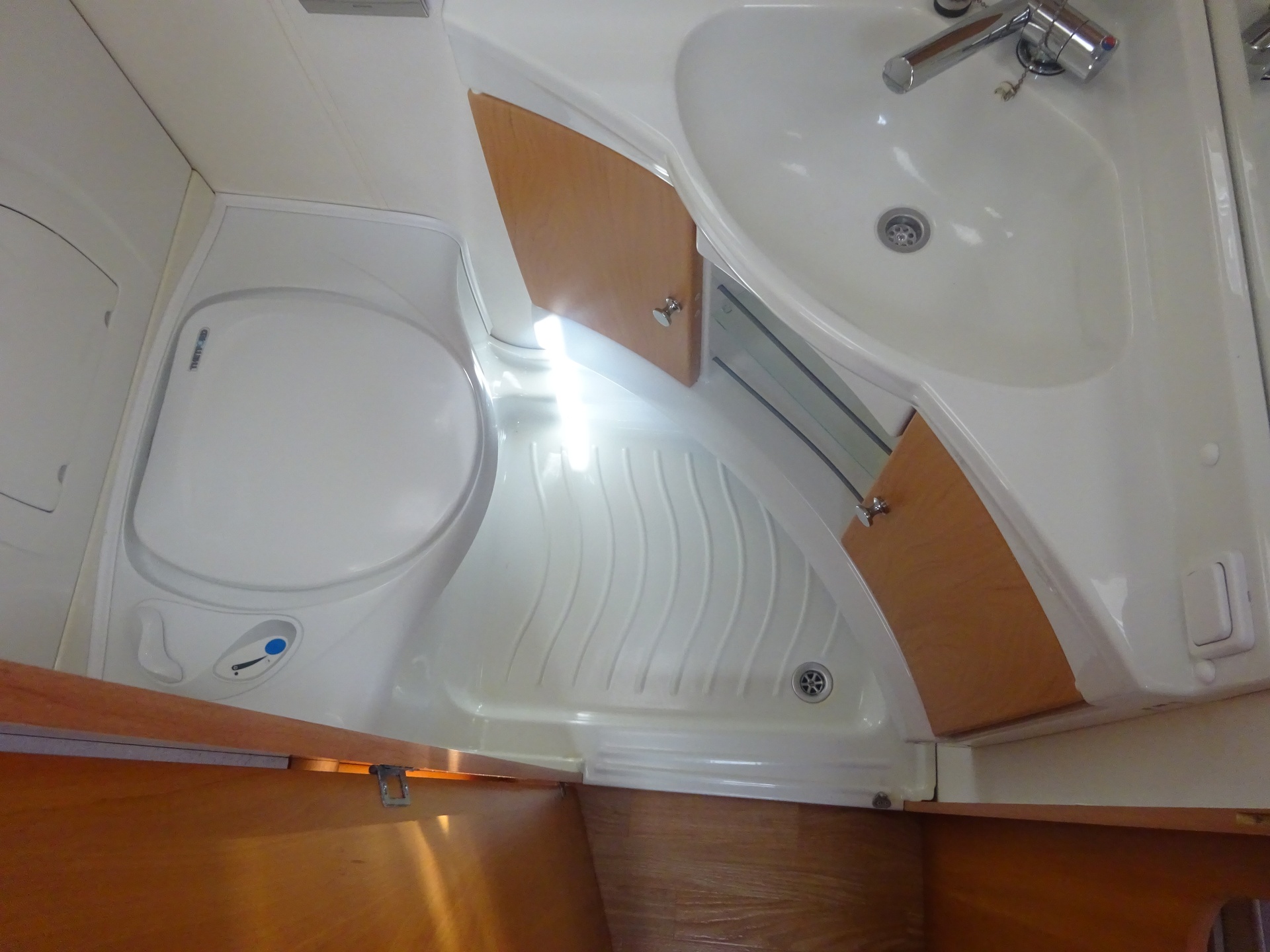 Homestar Racer 430 Vast Bed en Treinzit #TOPPER#