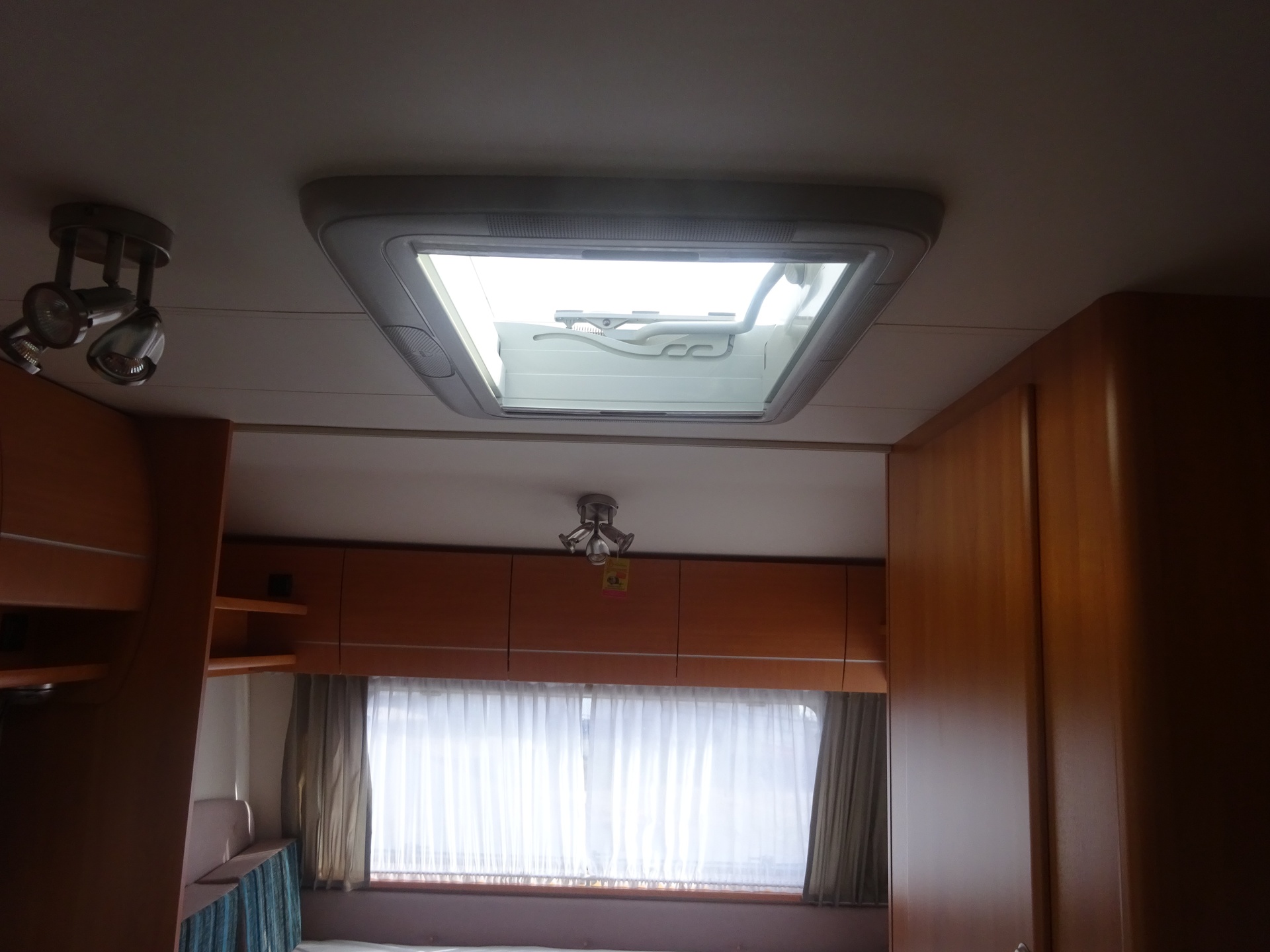 Homestar Racer 430 Vast Bed en Treinzit #TOPPER#