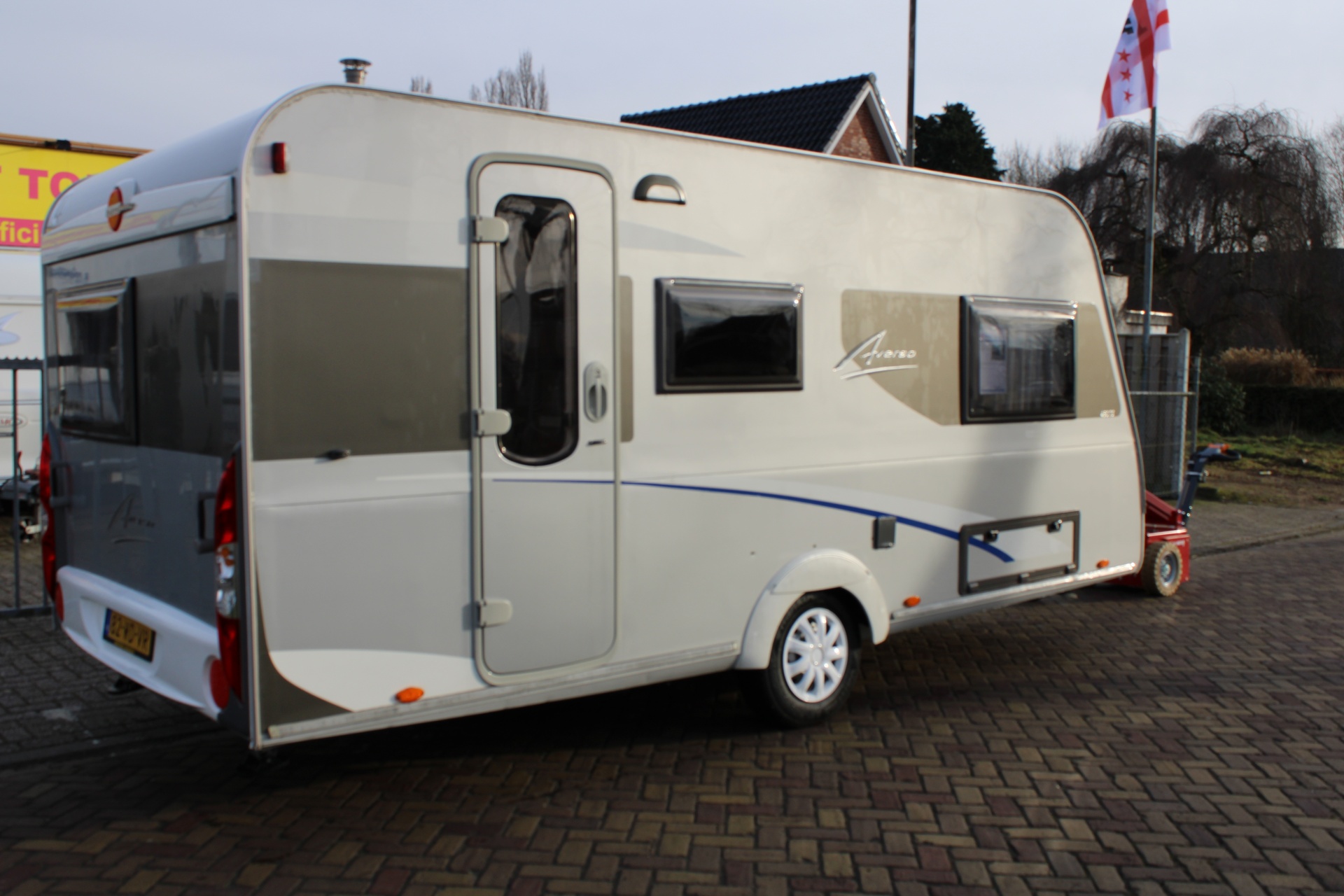 Burstner Averso 450 Frans Bed en Rondzit