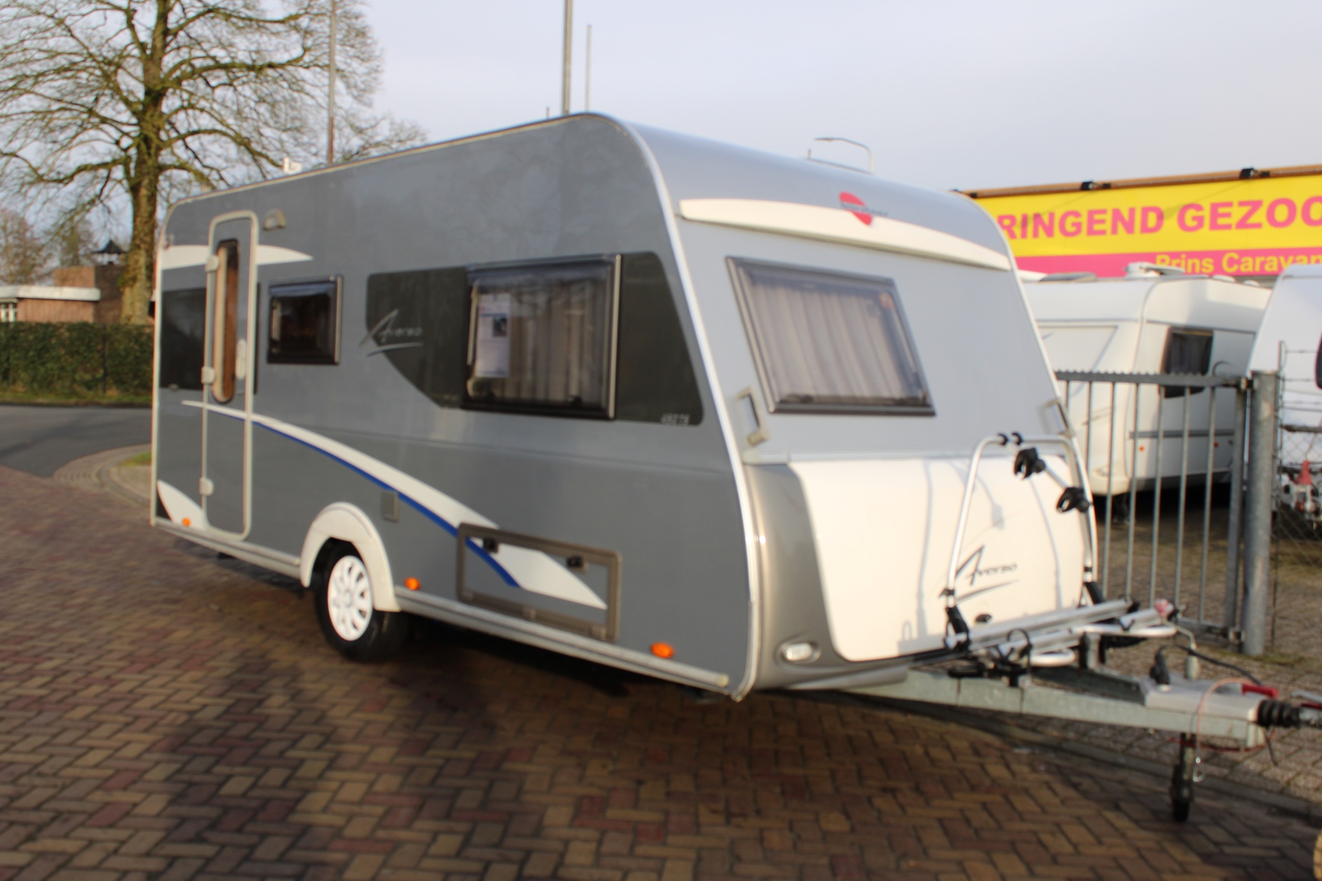 Burstner Averso 450 Frans Bed en Rondzit