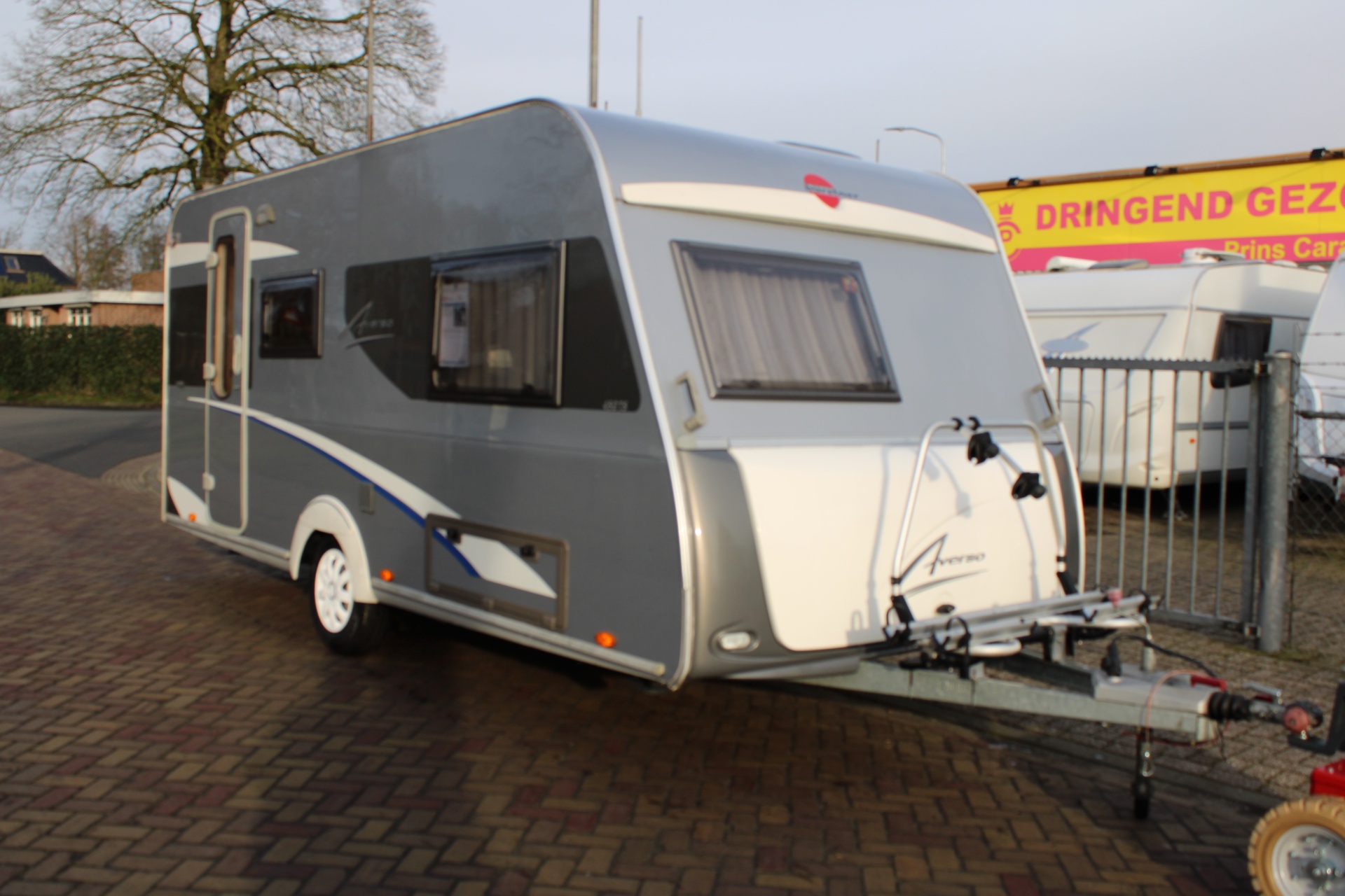 Burstner Averso 450 Frans Bed en Rondzit