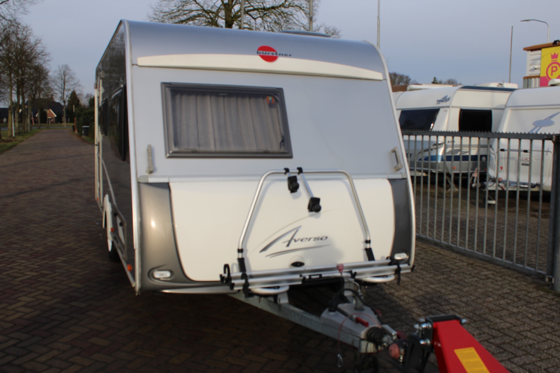 Burstner Averso 450 Frans Bed en Rondzit