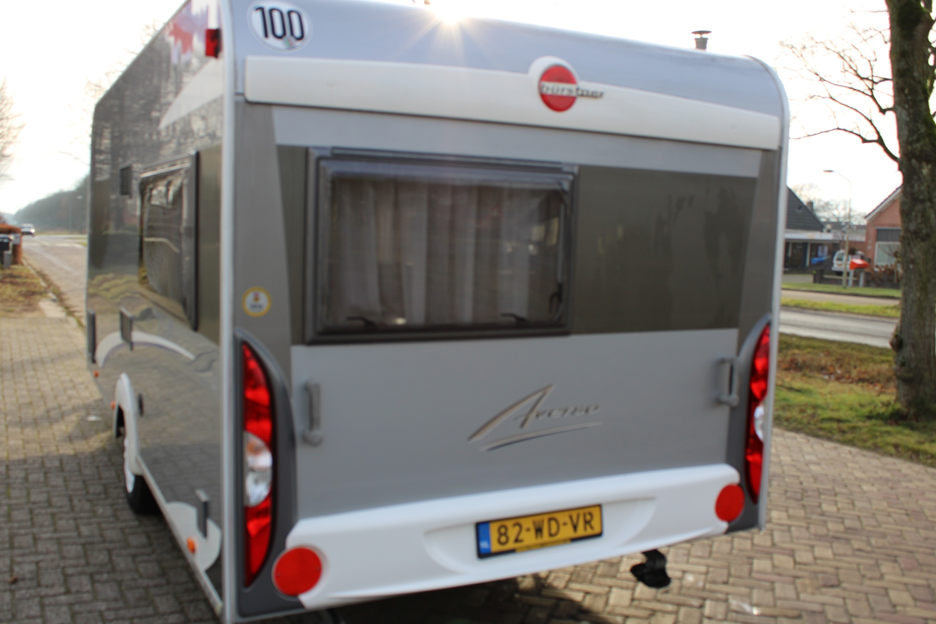 Burstner Averso 450 Frans Bed en Rondzit