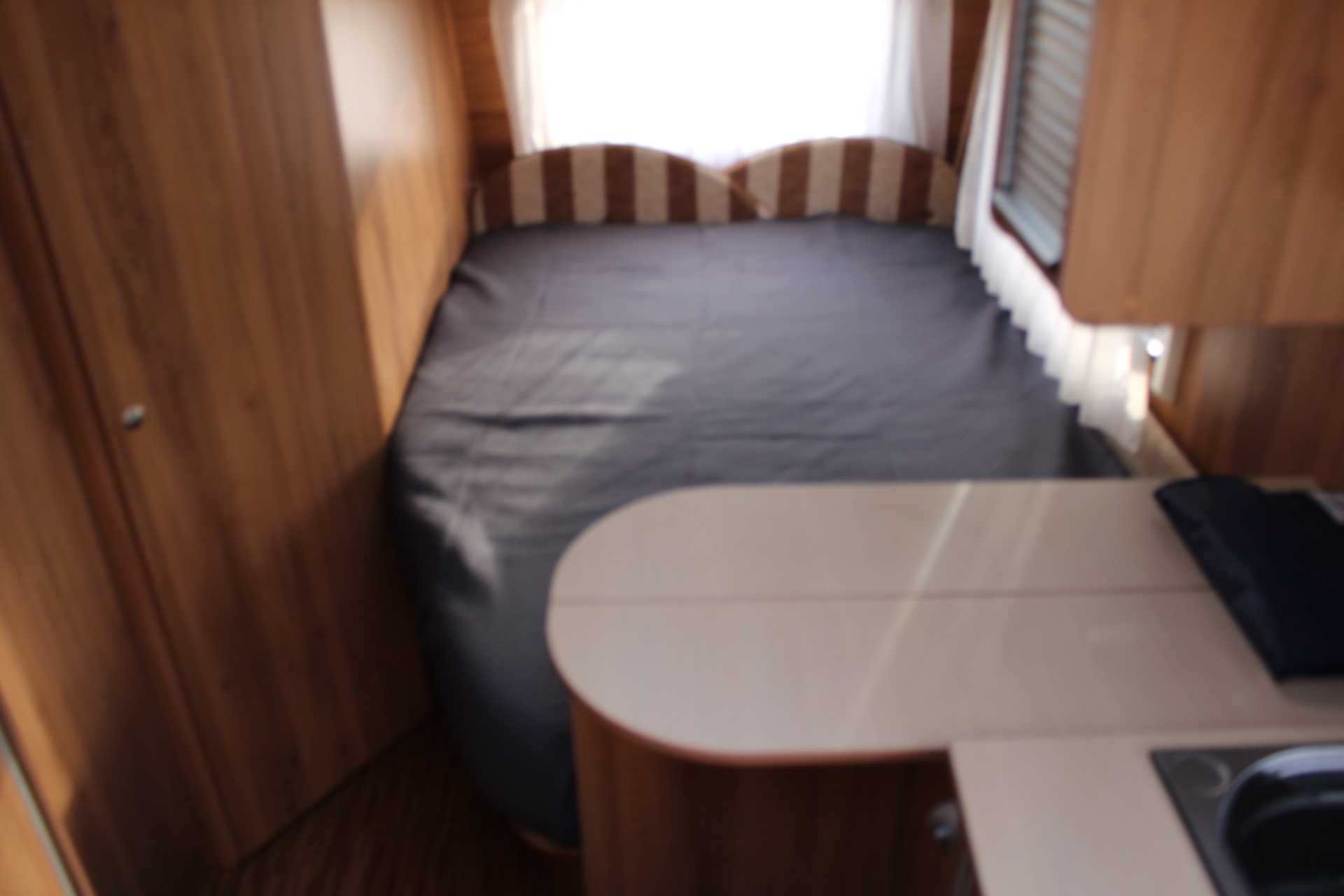 Burstner Averso 450 Frans Bed en Rondzit