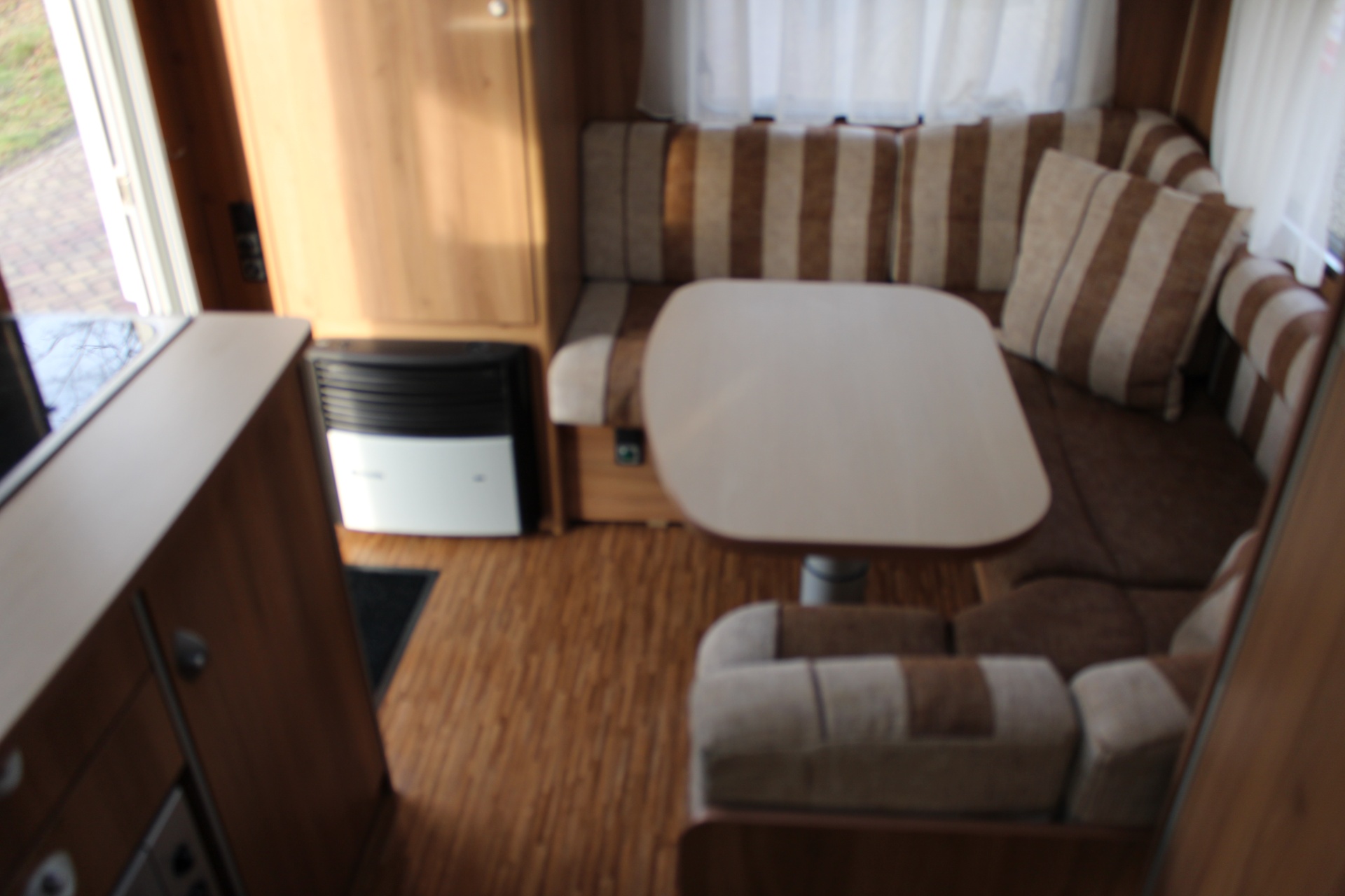 Burstner Averso 450 Frans Bed en Rondzit