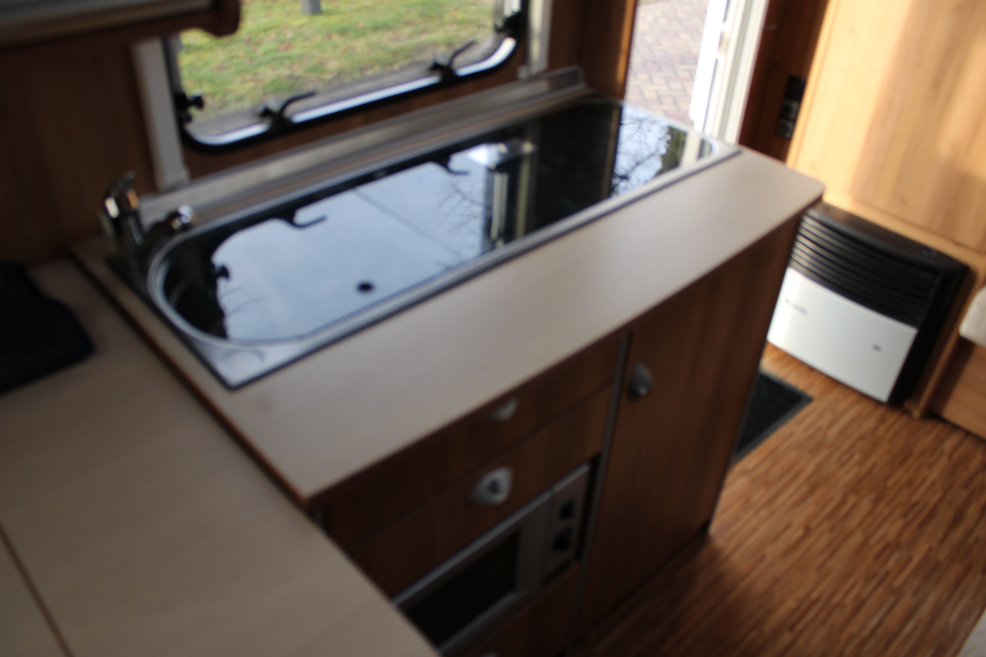 Burstner Averso 450 Frans Bed en Rondzit