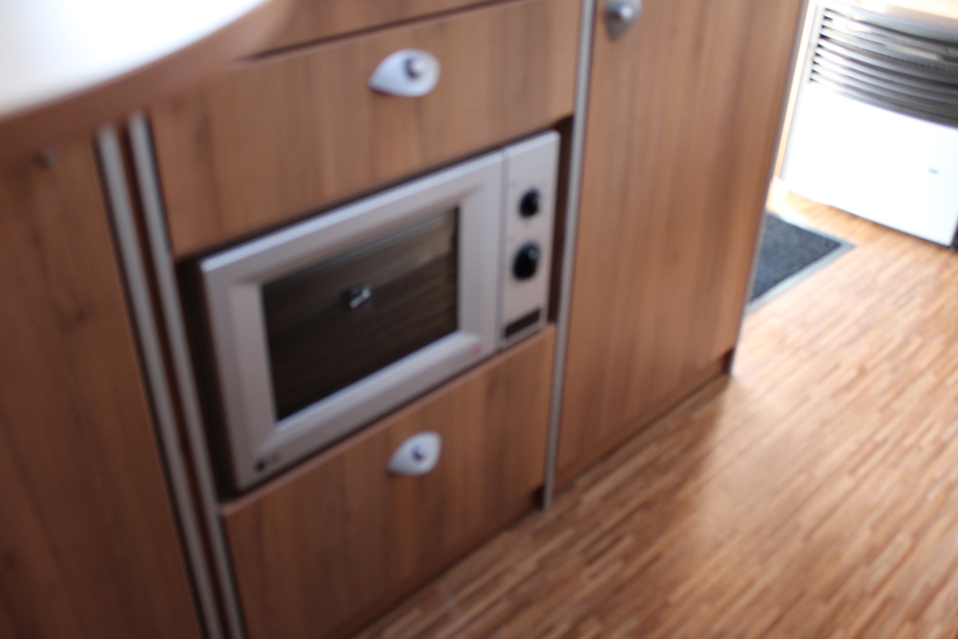 Burstner Averso 450 Frans Bed en Rondzit