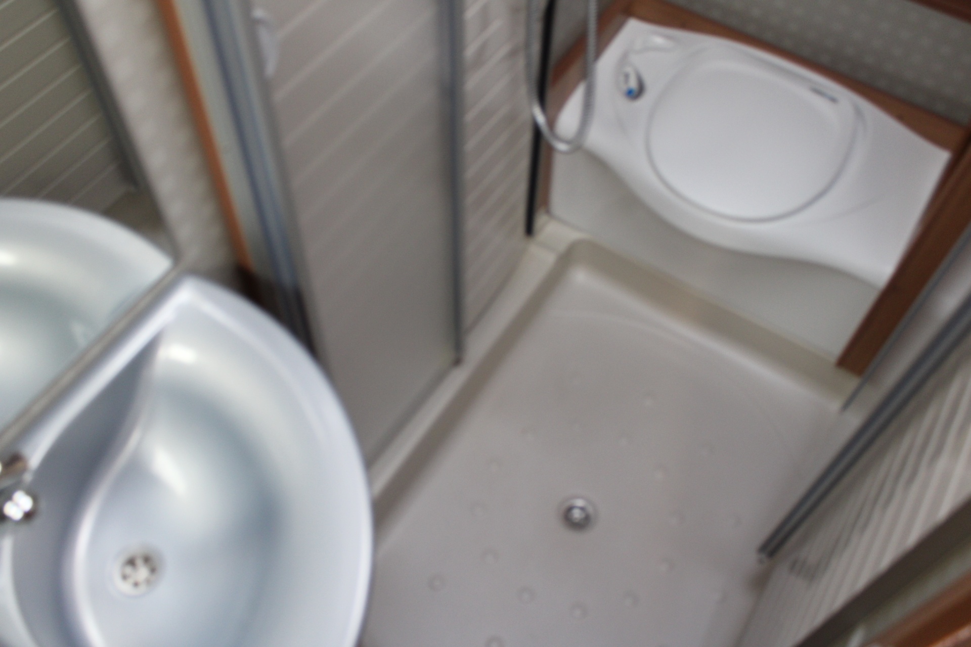 Burstner Averso 450 Frans Bed en Rondzit