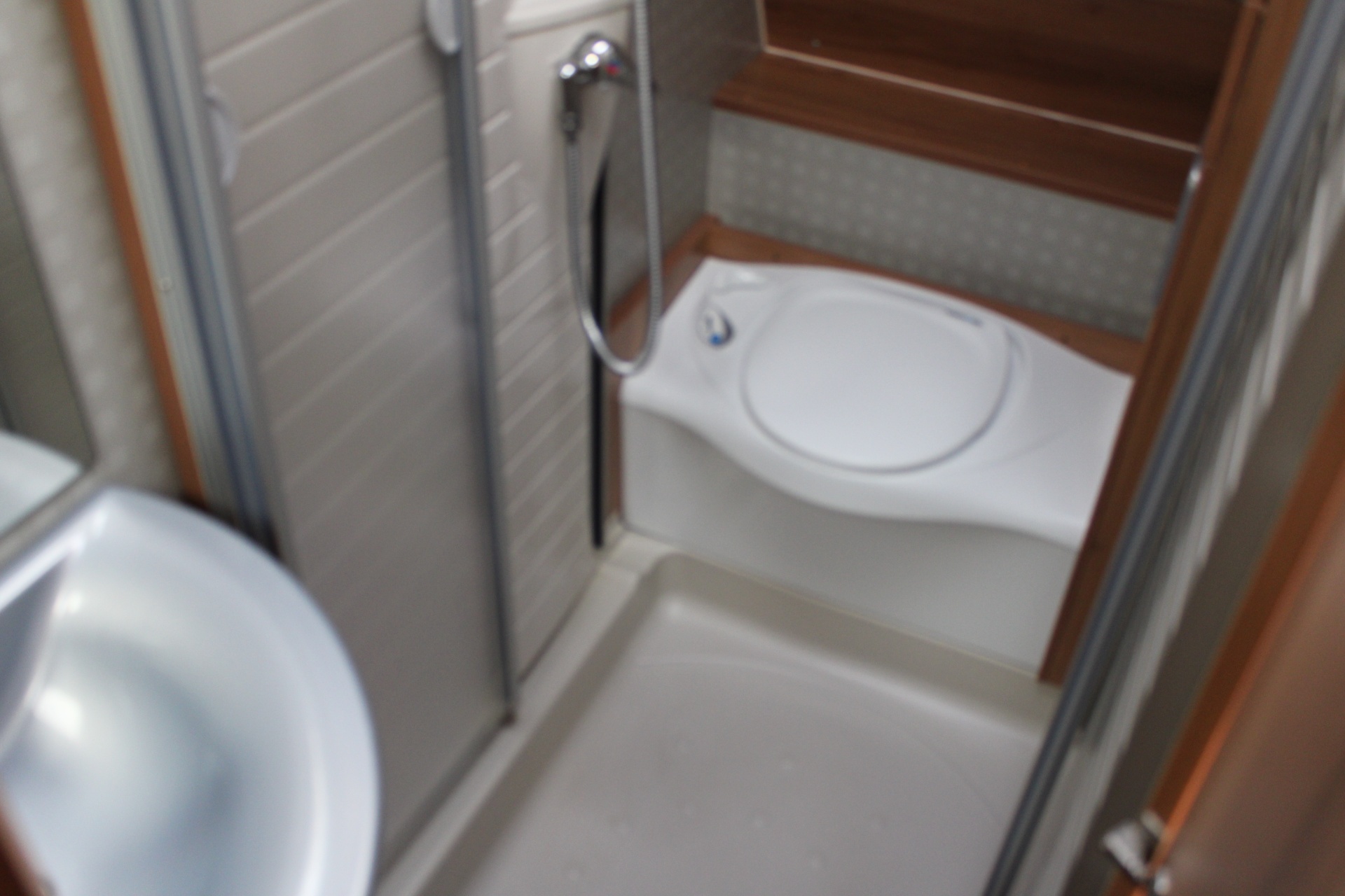 Burstner Averso 450 Frans Bed en Rondzit