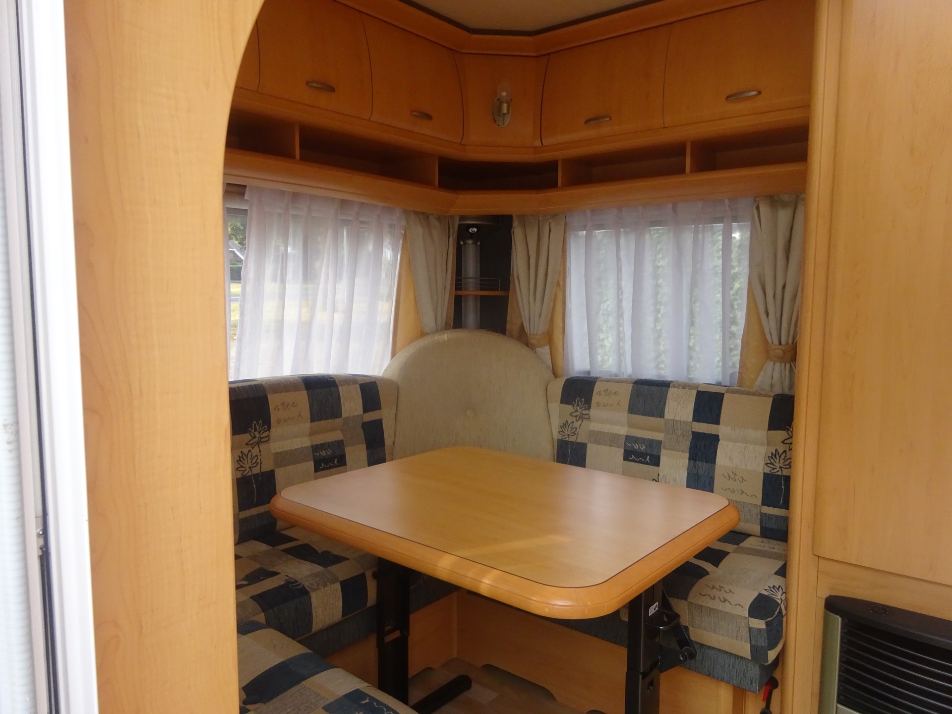 Hobby De luxe 450 UB Vast Bed en Rondzit+Mover