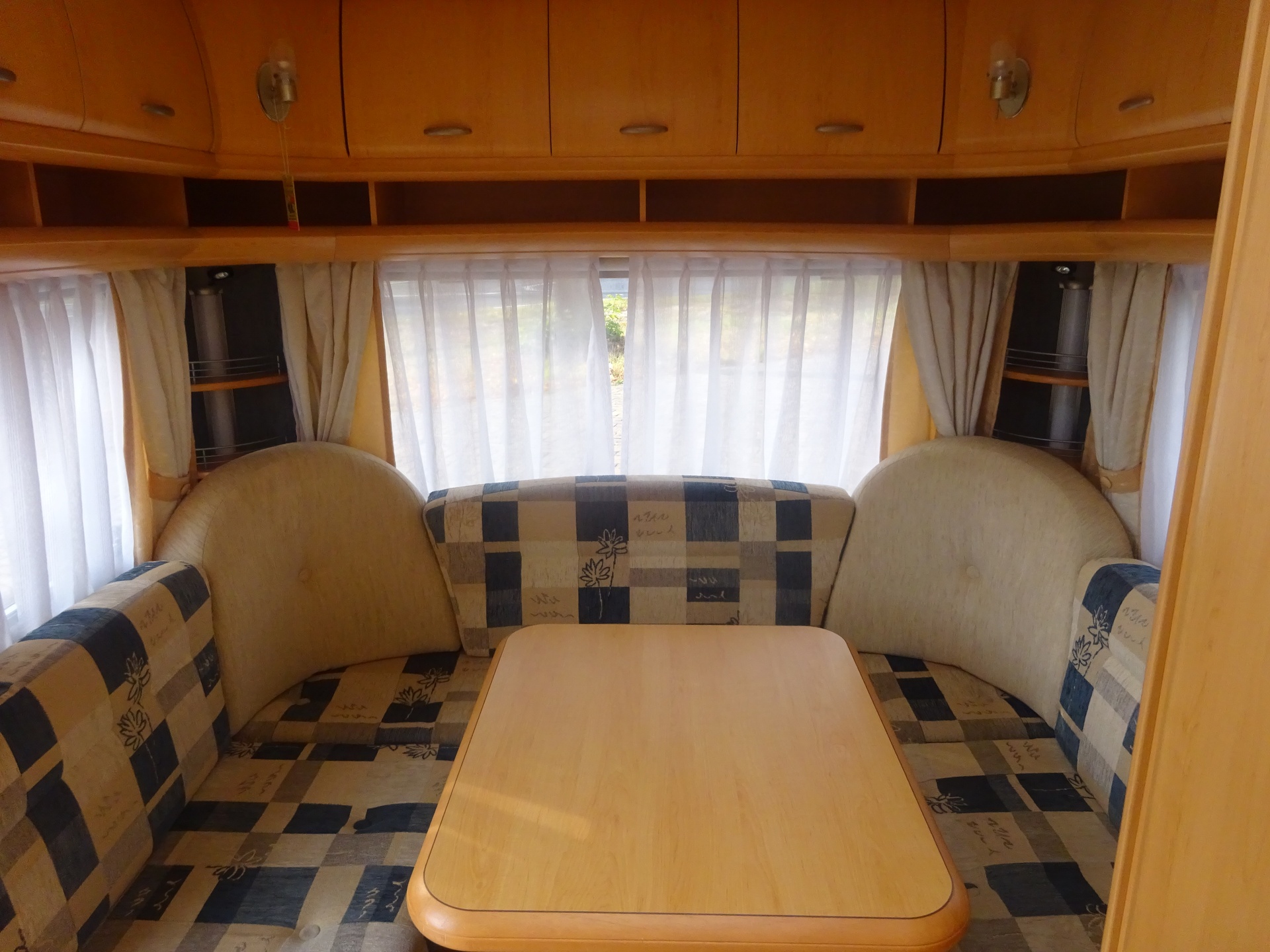 Hobby De luxe 450 UB Vast Bed en Rondzit+Mover