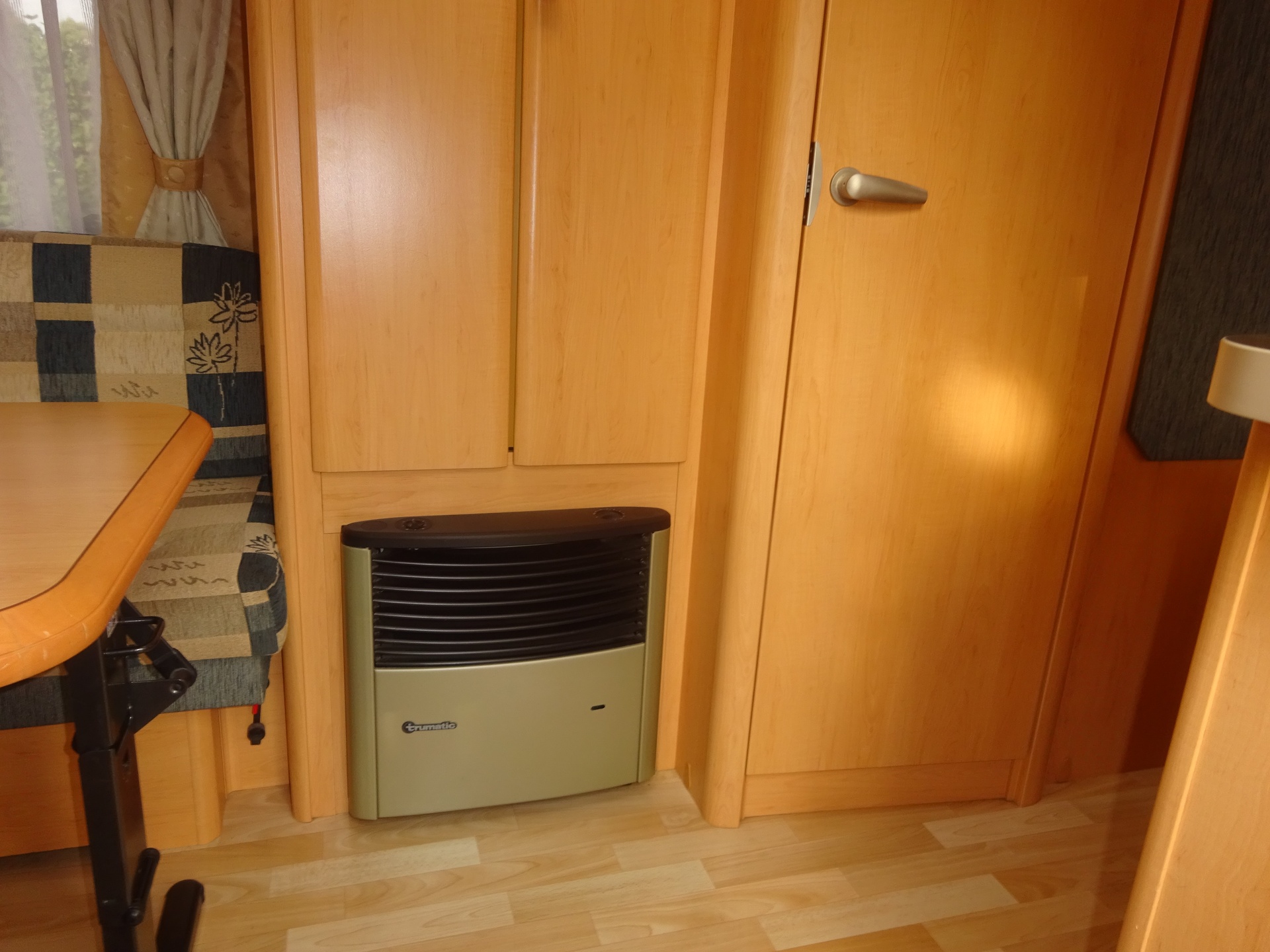 Hobby De luxe 450 UB Vast Bed en Rondzit+Mover