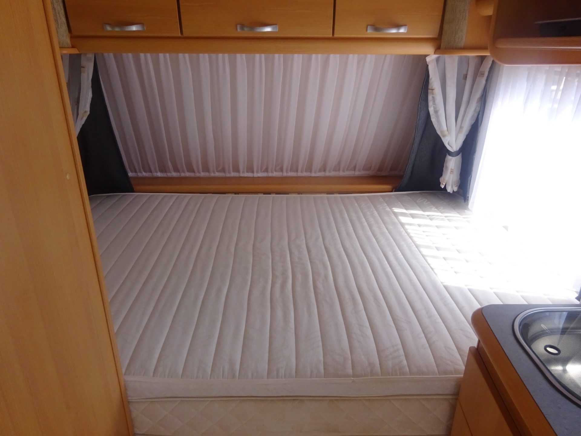 Tec Travelking 450 Met Vast Bed Mover en Airco