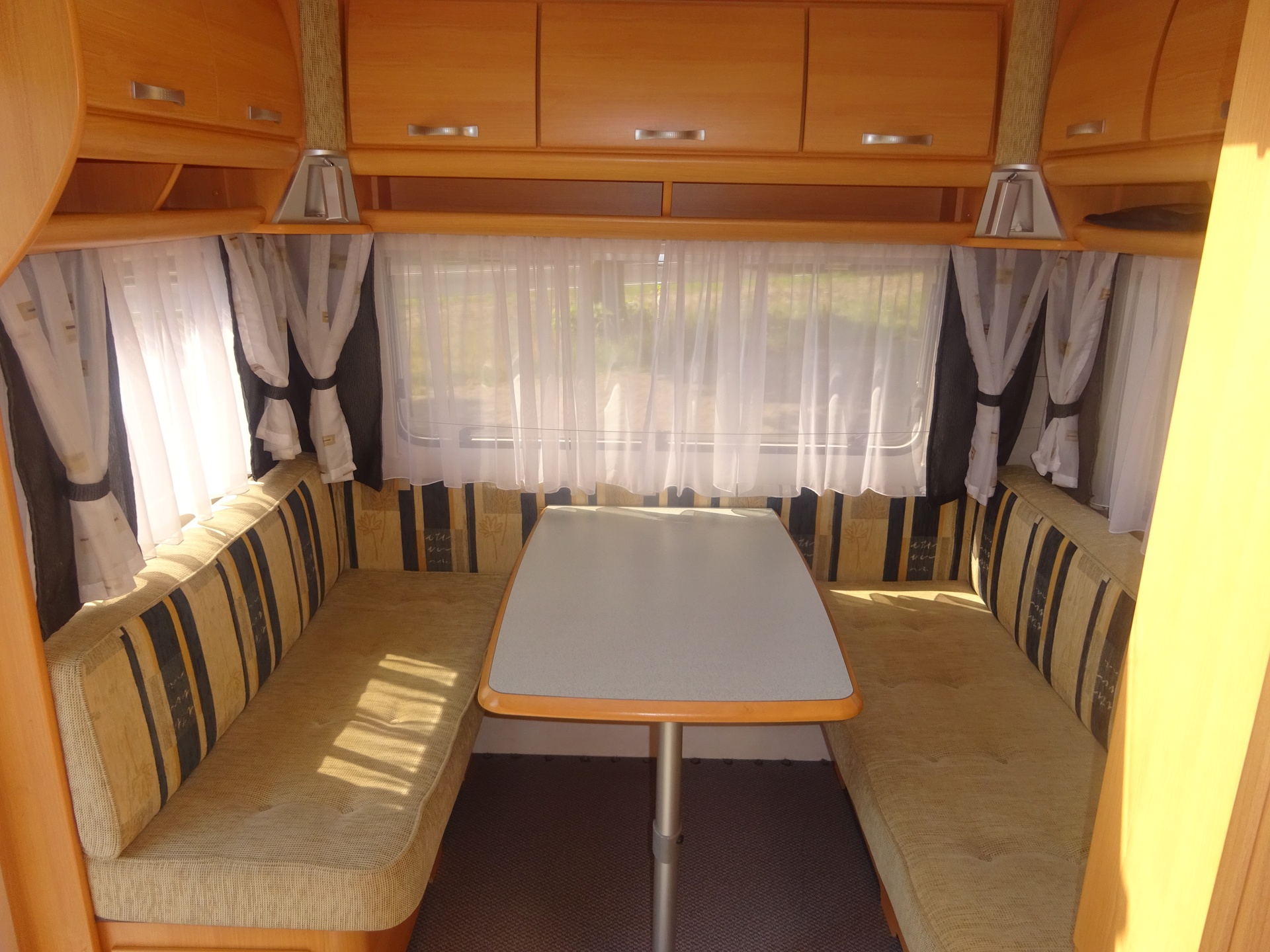 Tec Travelking 450 Met Vast Bed Mover en Airco