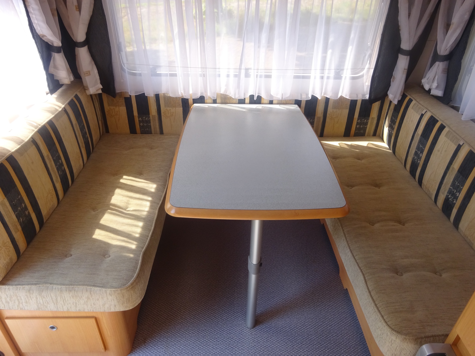 Tec Travelking 450 Met Vast Bed Mover en Airco