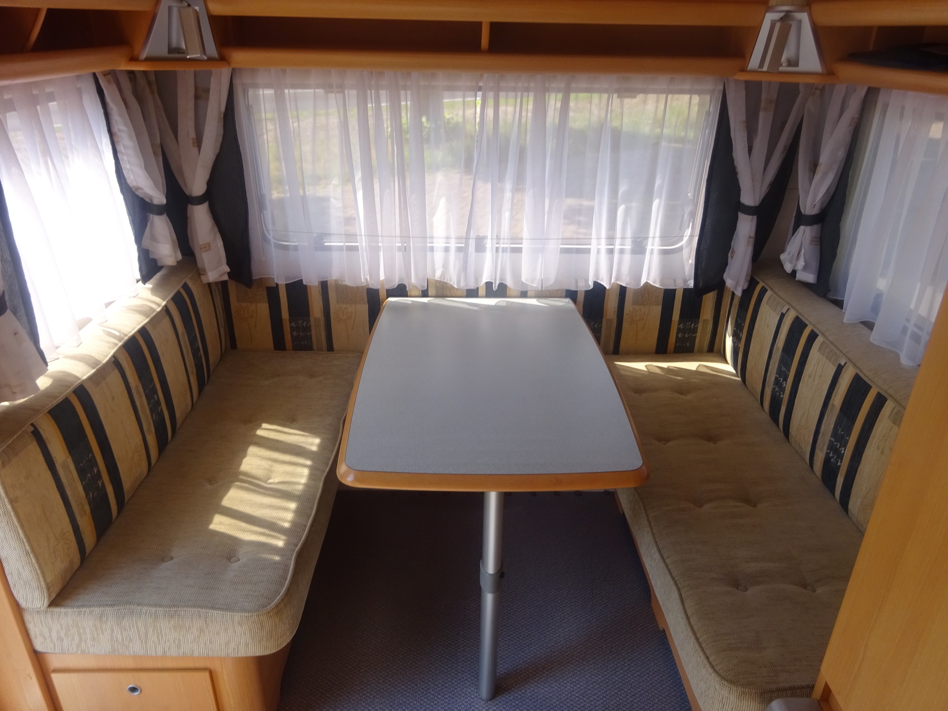 Tec Travelking 450 Met Vast Bed Mover en Airco