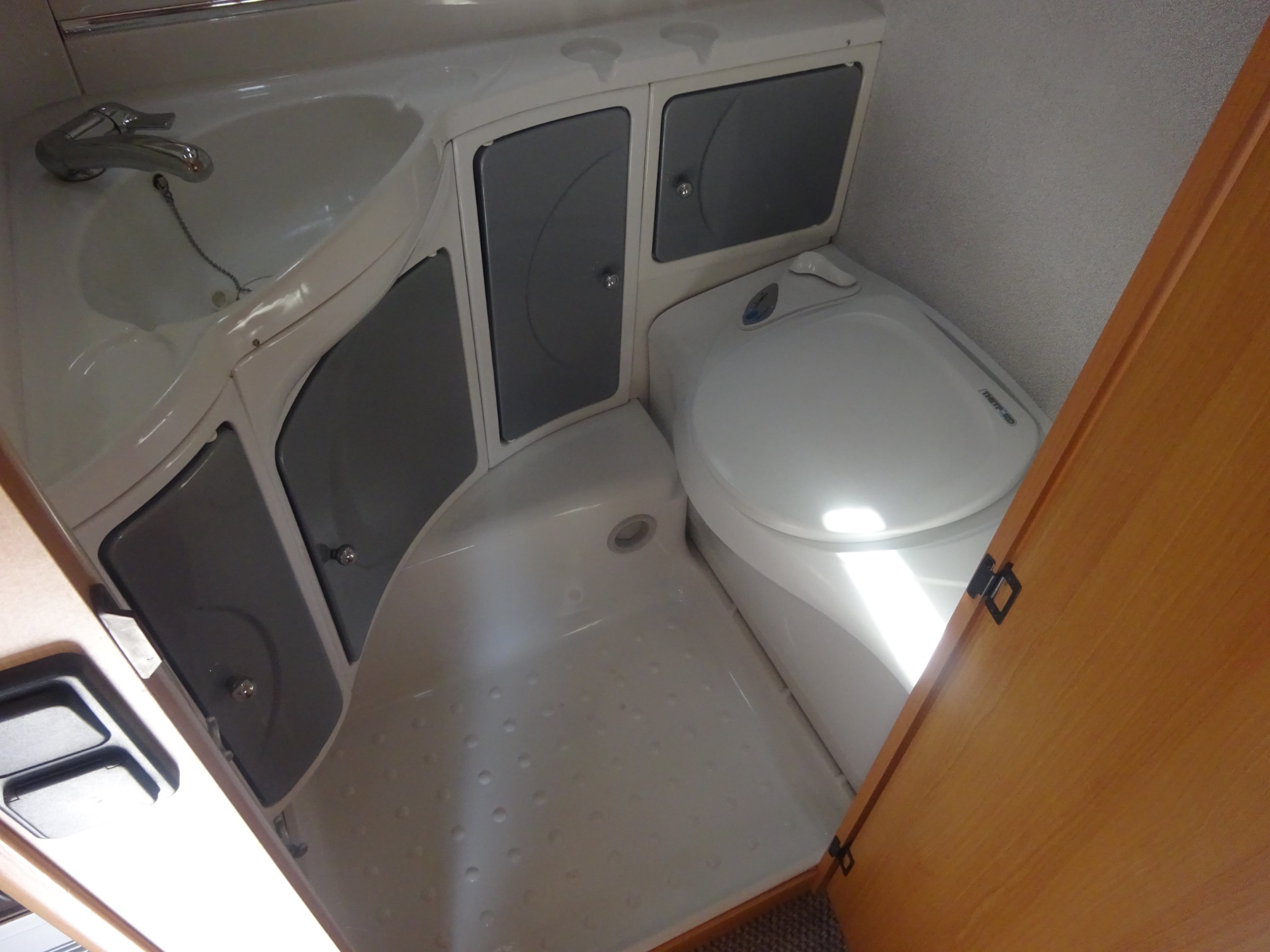 Tec Travelking 450 Met Vast Bed Mover en Airco