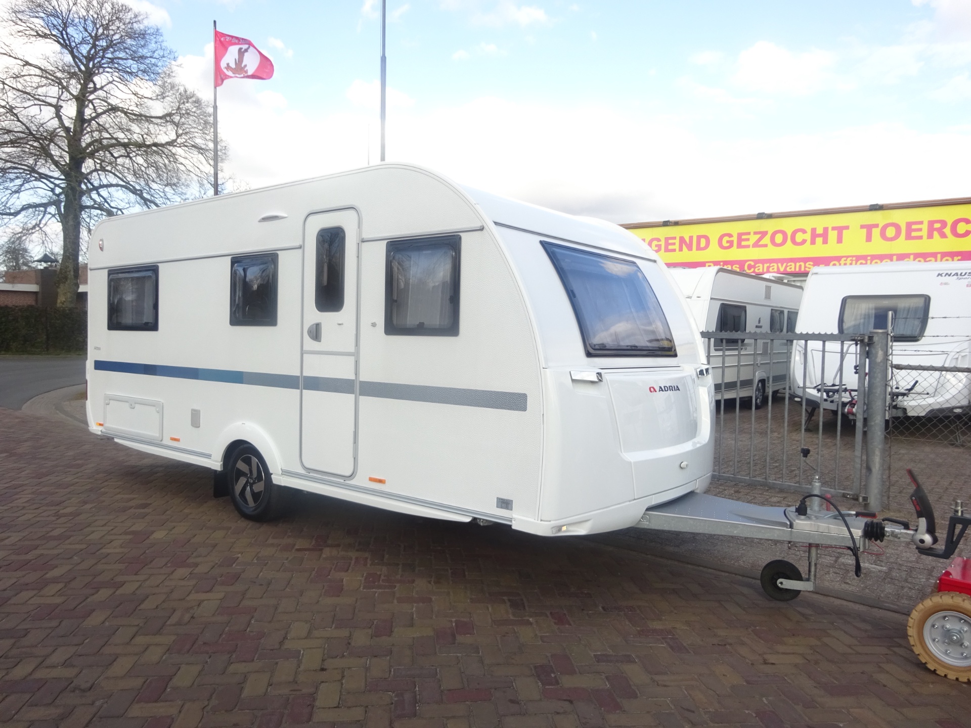 Adria Altea 502 UL Enkele Bedden Grote Koelkast en Rondzit