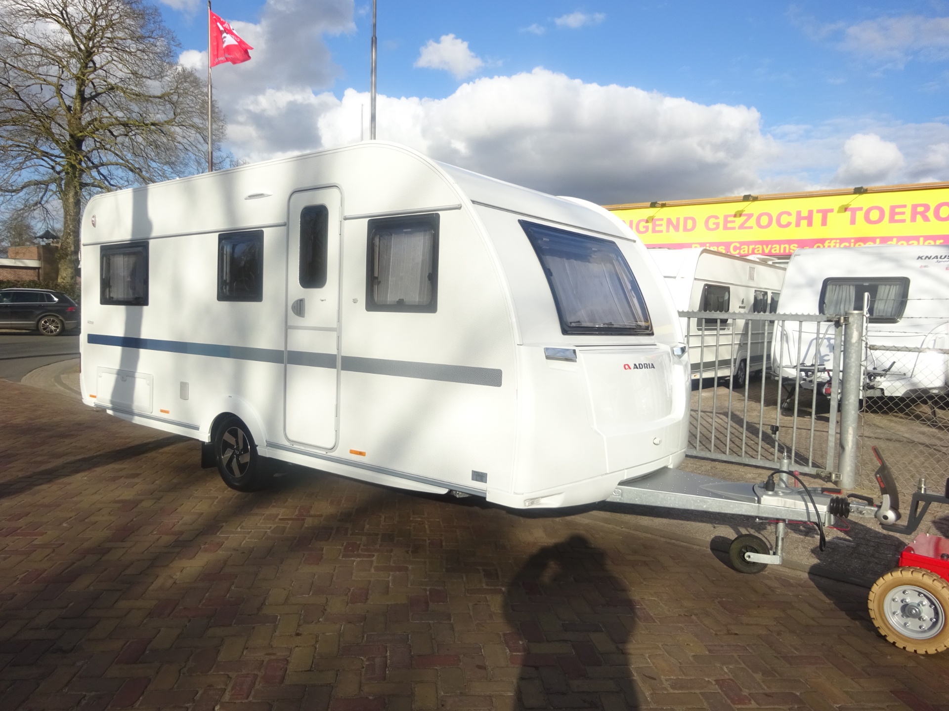 Adria Altea 502 UL Enkele Bedden Grote Koelkast en Rondzit