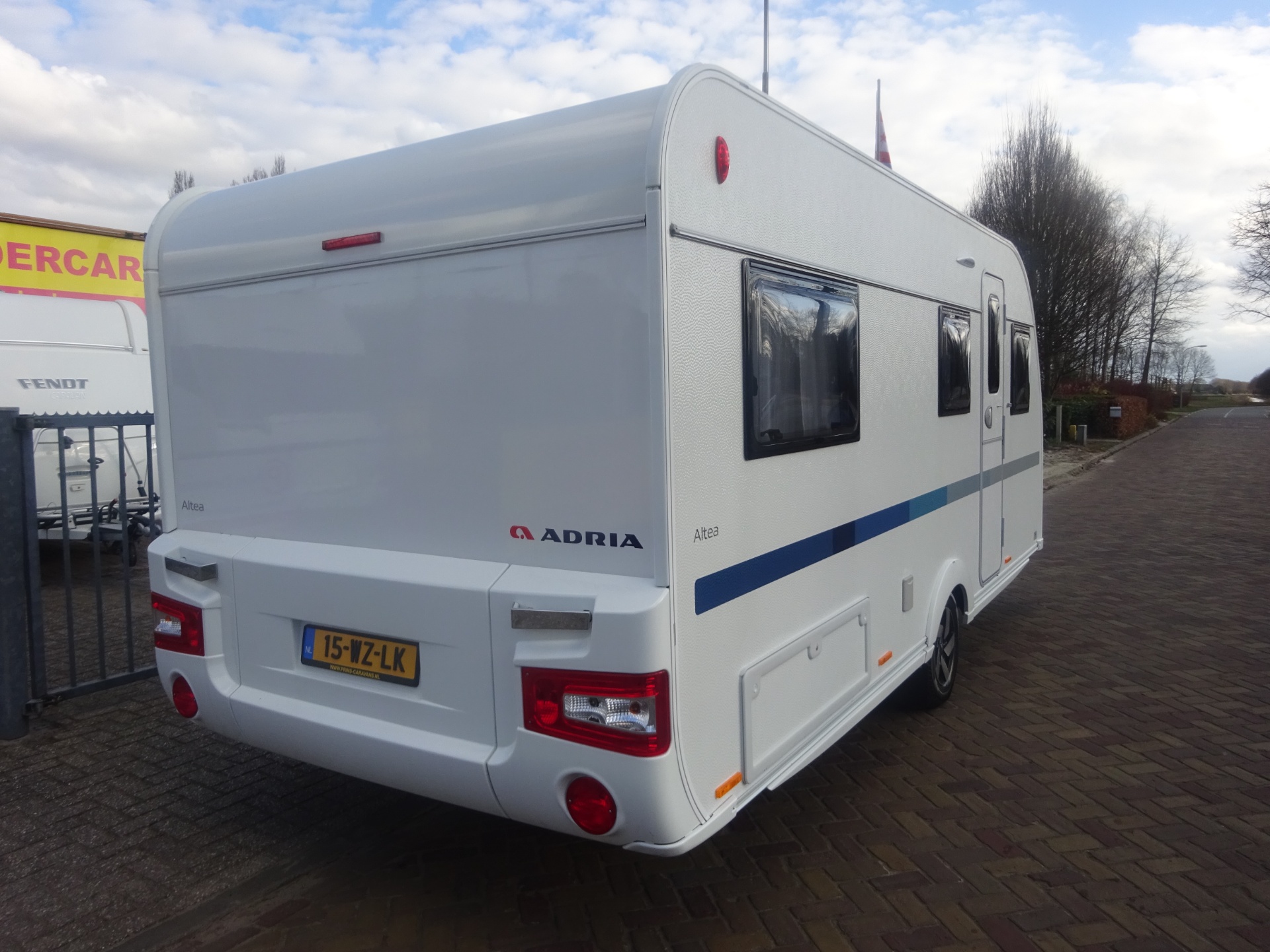 Adria Altea 502 UL Enkele Bedden Grote Koelkast en Rondzit