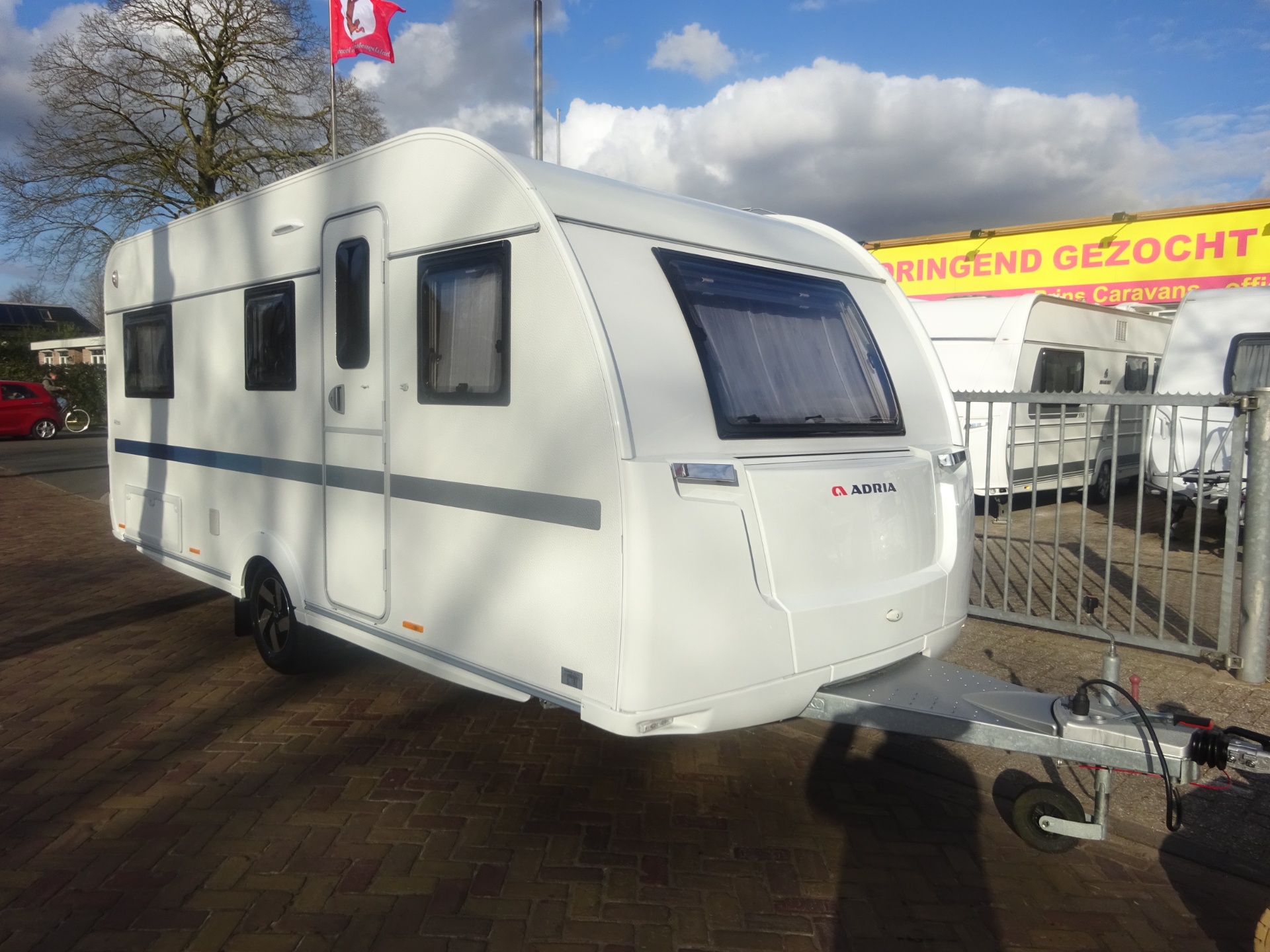 Adria Altea 502 UL Enkele Bedden Grote Koelkast en Rondzit