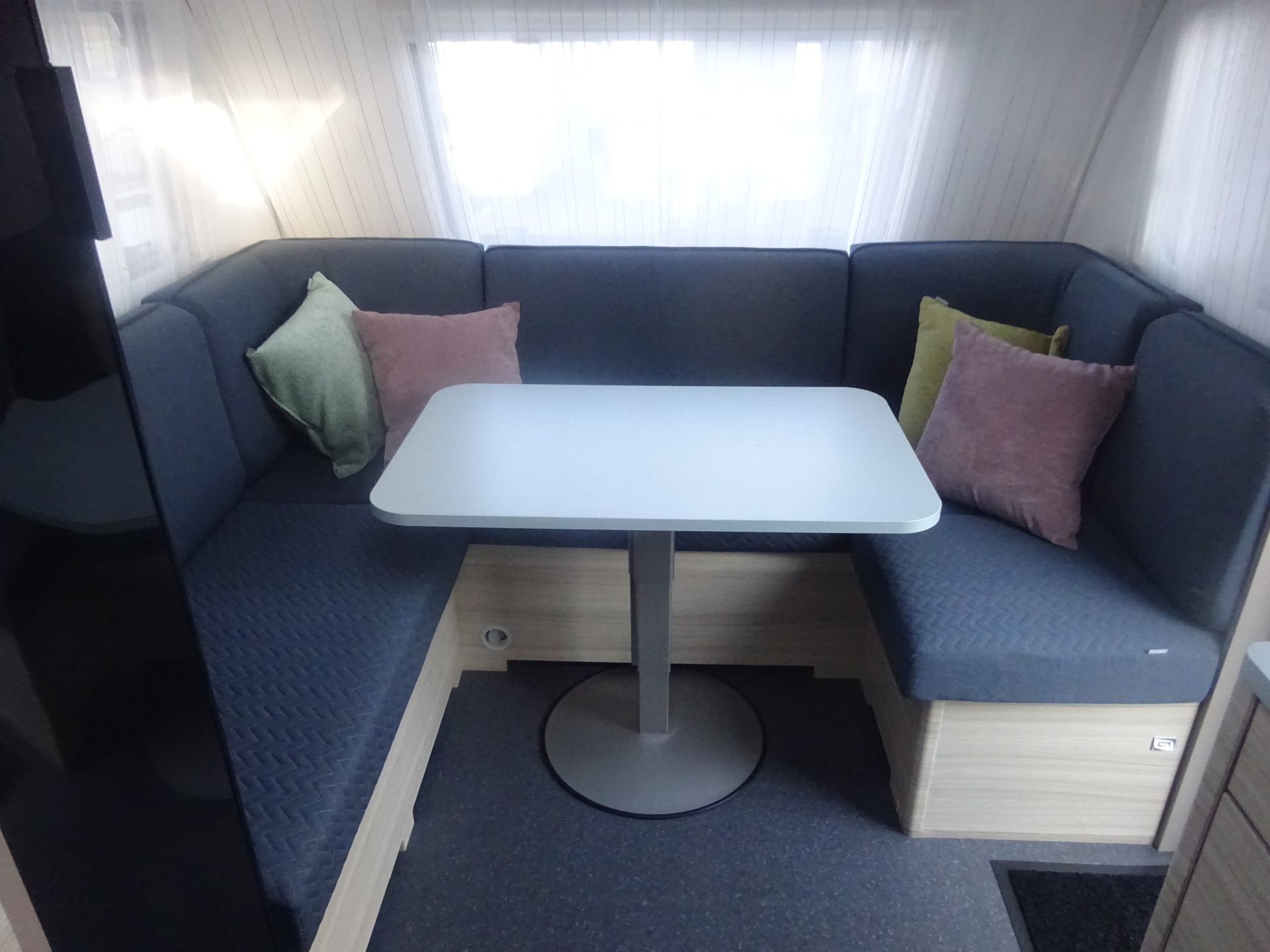 Adria Altea 502 UL Enkele Bedden Grote Koelkast en Rondzit