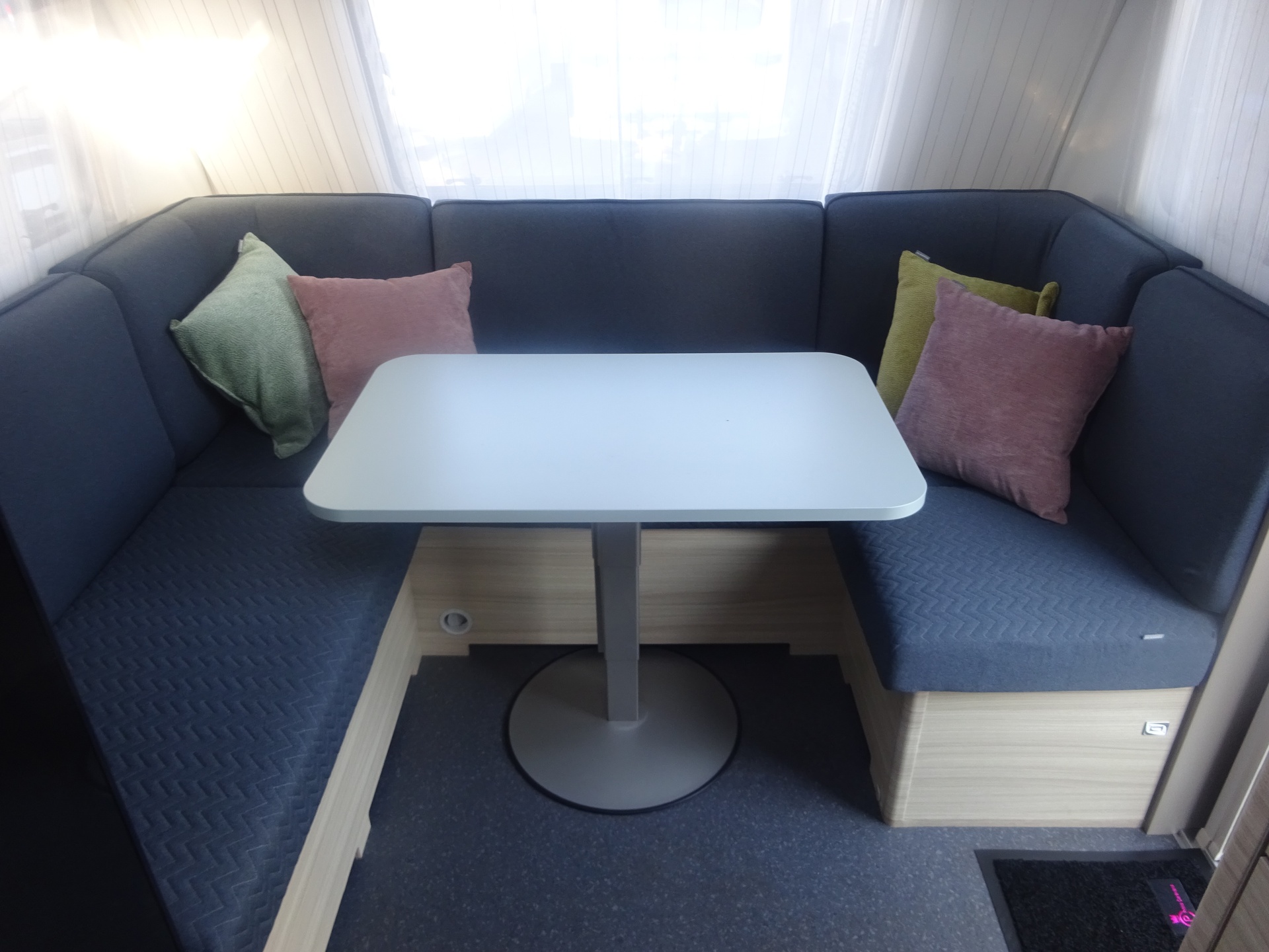 Adria Altea 502 UL Enkele Bedden Grote Koelkast en Rondzit