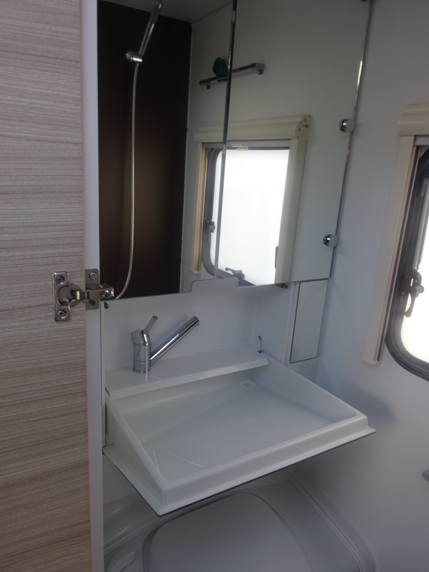 Adria Altea 502 UL Enkele Bedden Grote Koelkast en Rondzit