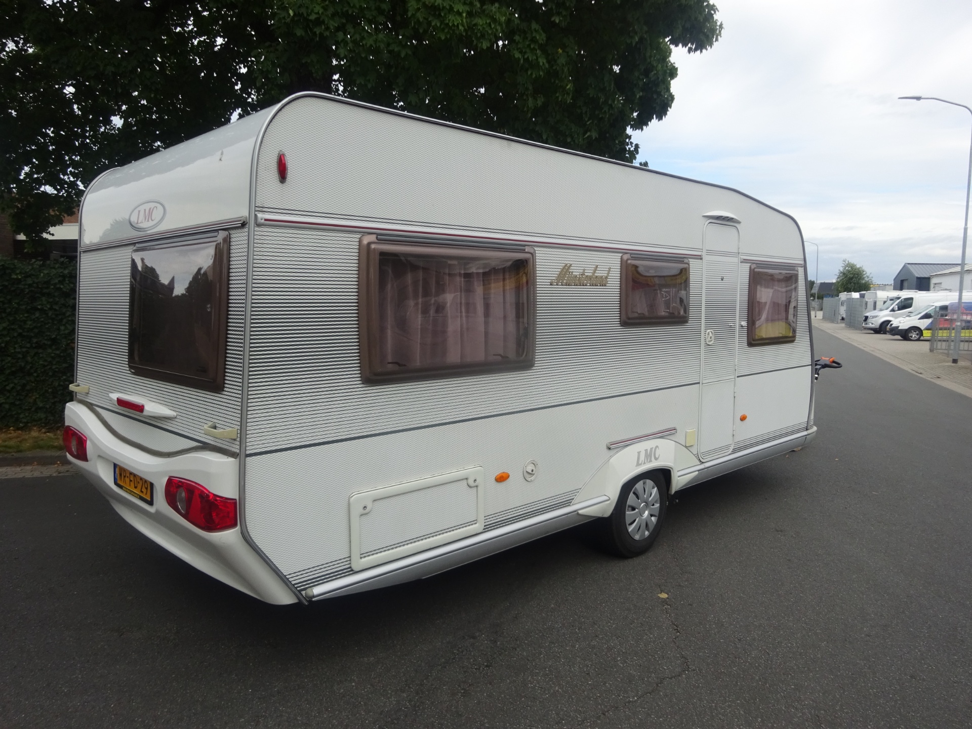 Lmc Munsterland 510 Frans Bed+Rondzit+Grote Koelkast en Mover