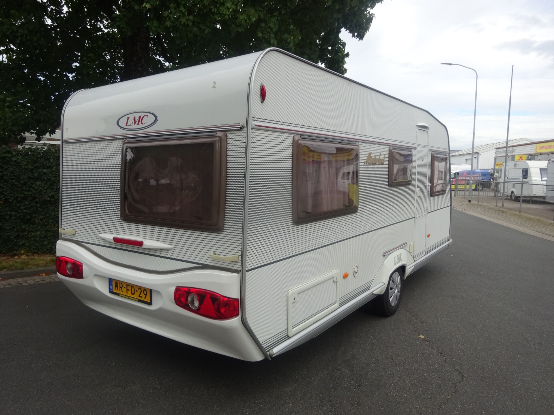 Lmc Munsterland 510 Frans Bed+Rondzit+Grote Koelkast en Mover