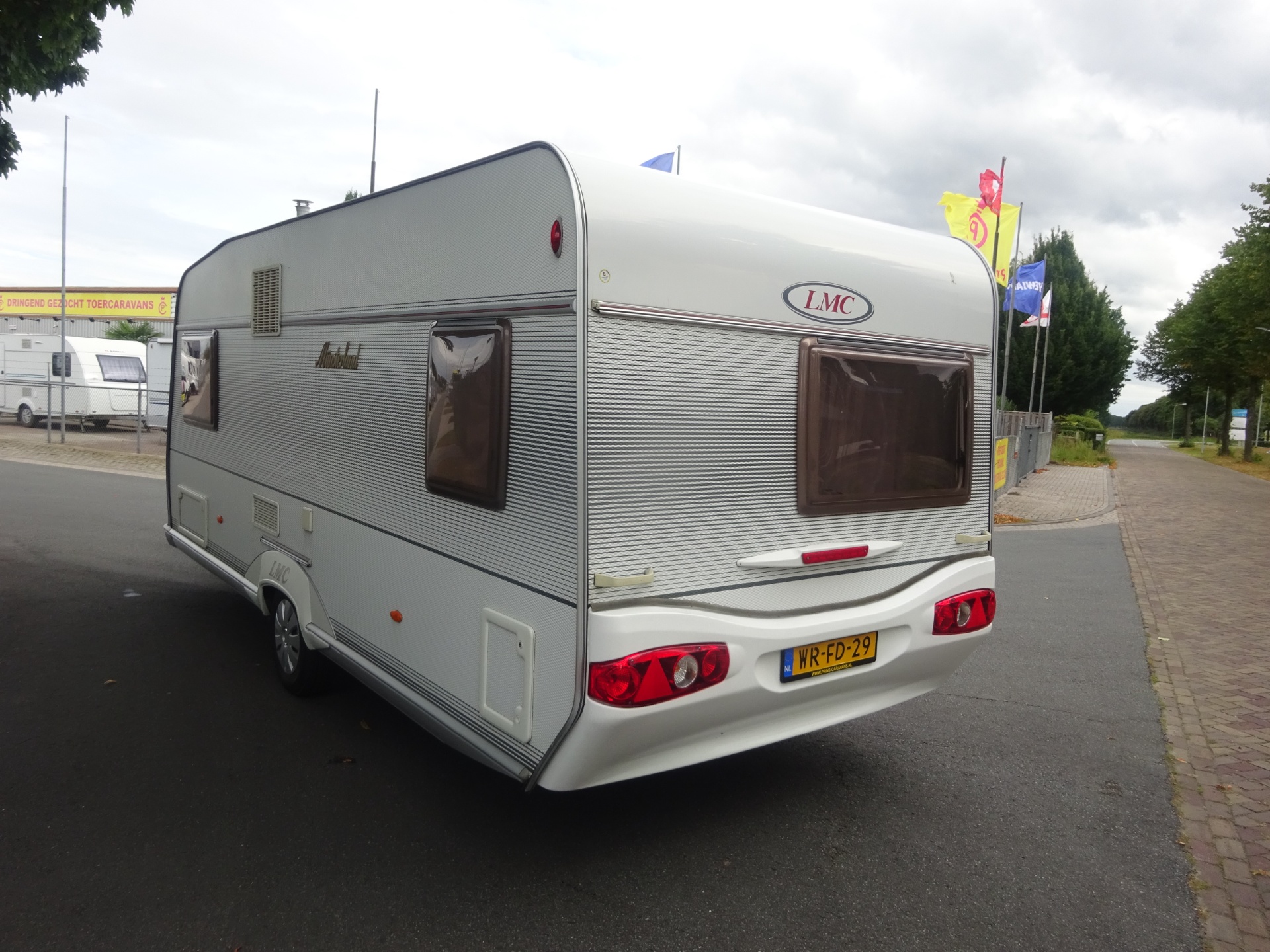 Lmc Munsterland 510 Frans Bed+Rondzit+Grote Koelkast en Mover