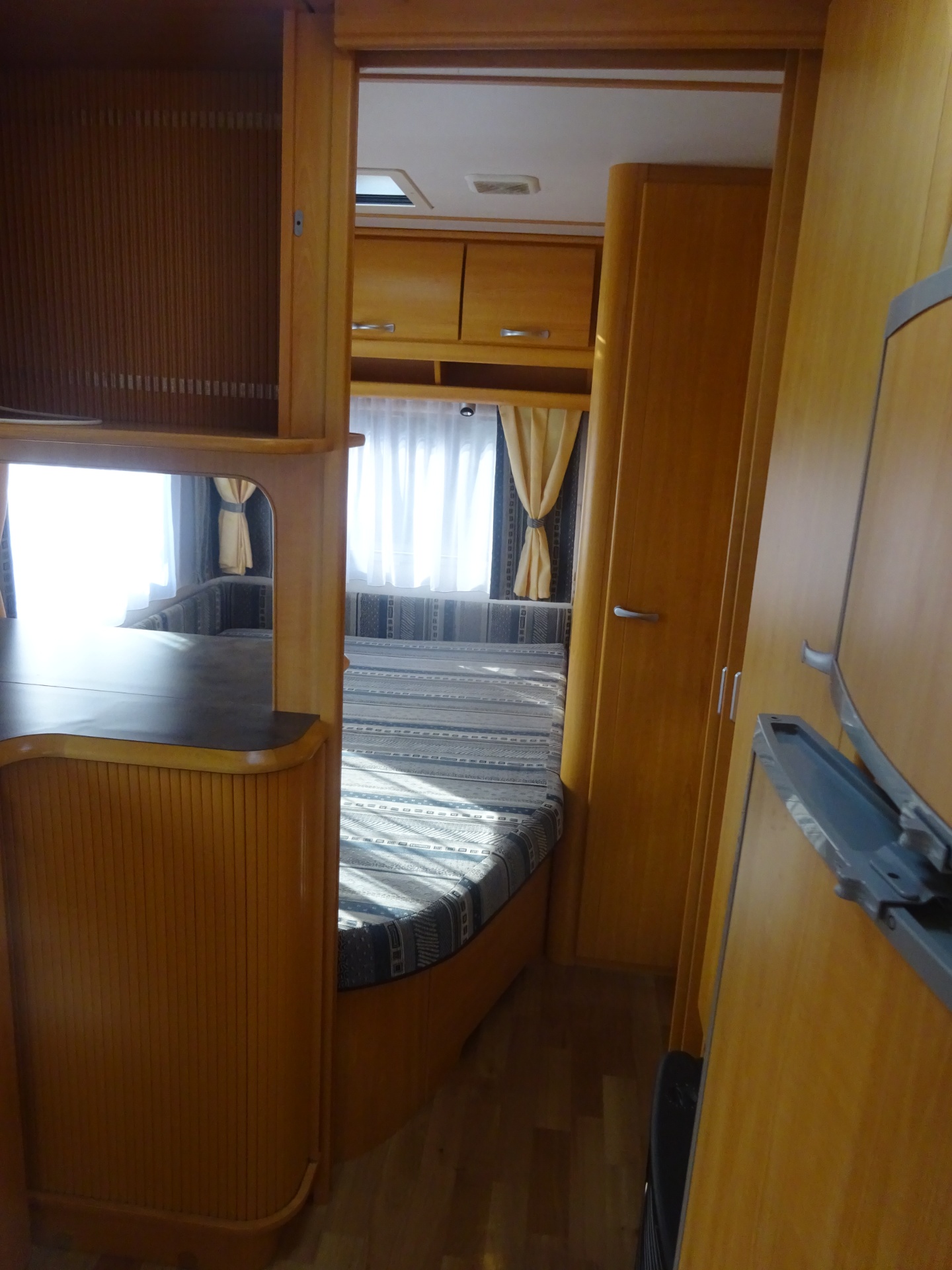 Lmc Munsterland 510 Frans Bed+Rondzit+Grote Koelkast en Mover