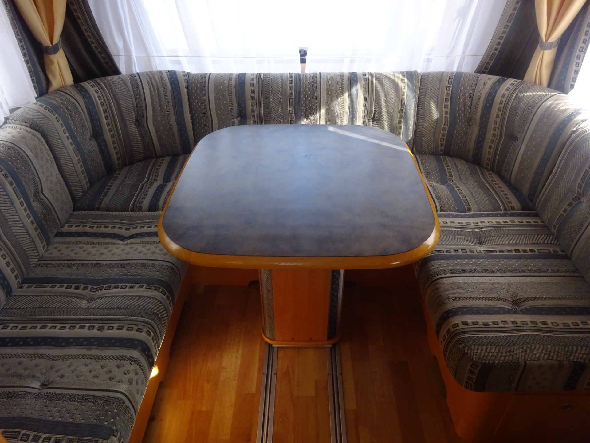 Lmc Munsterland 510 Frans Bed+Rondzit+Grote Koelkast en Mover