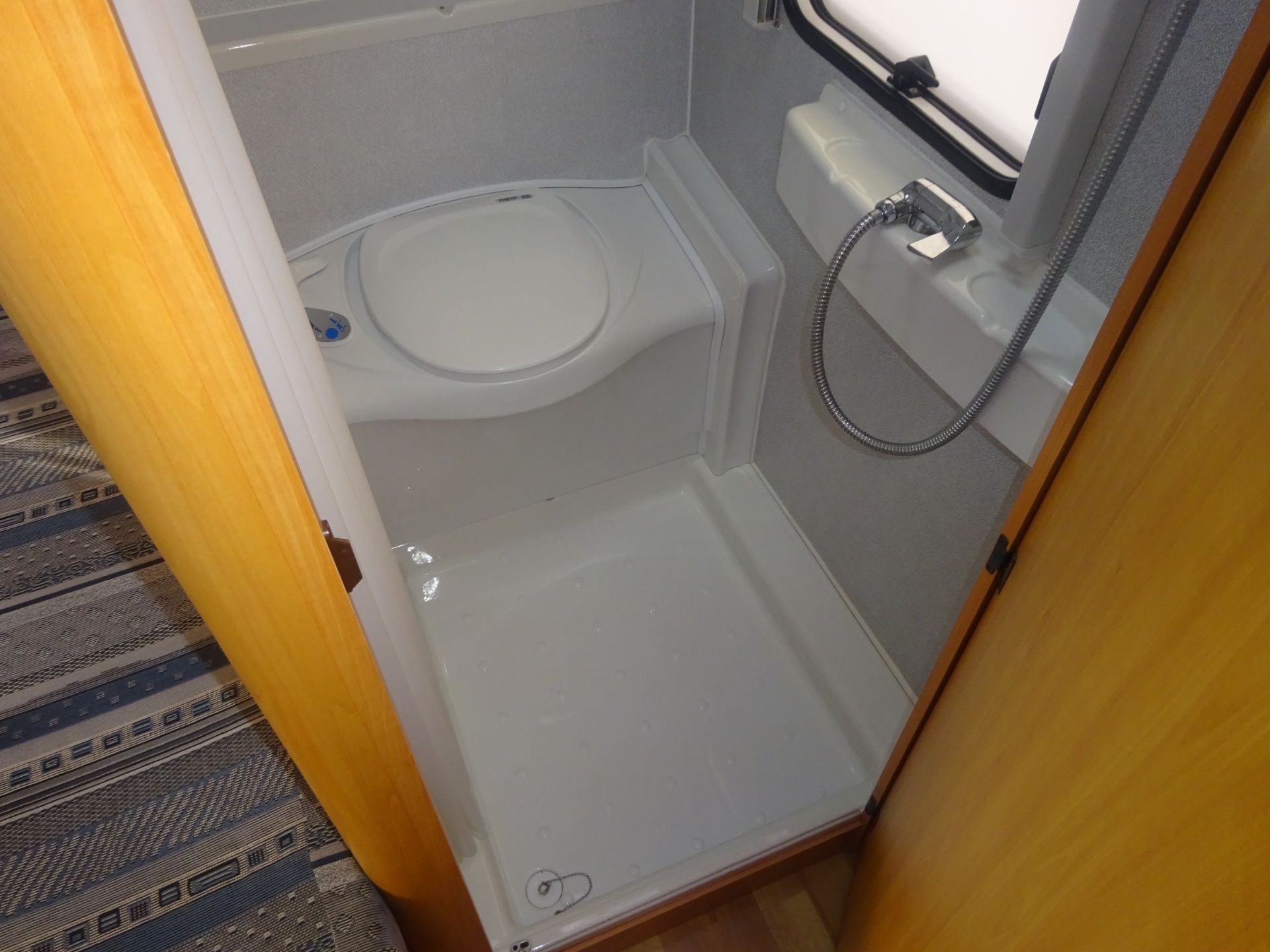 Lmc Munsterland 510 Frans Bed+Rondzit+Grote Koelkast en Mover