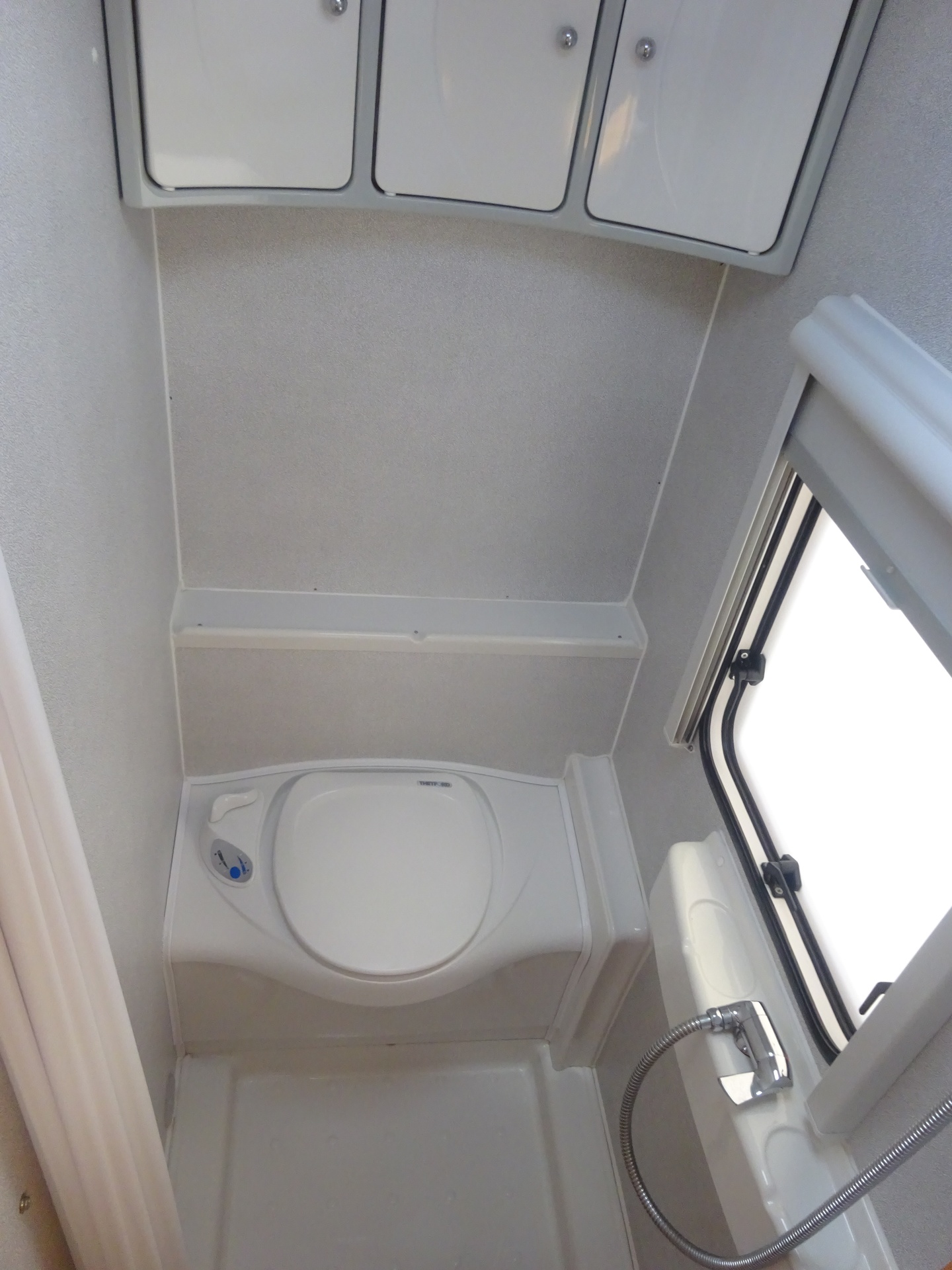 Lmc Munsterland 510 Frans Bed+Rondzit+Grote Koelkast en Mover