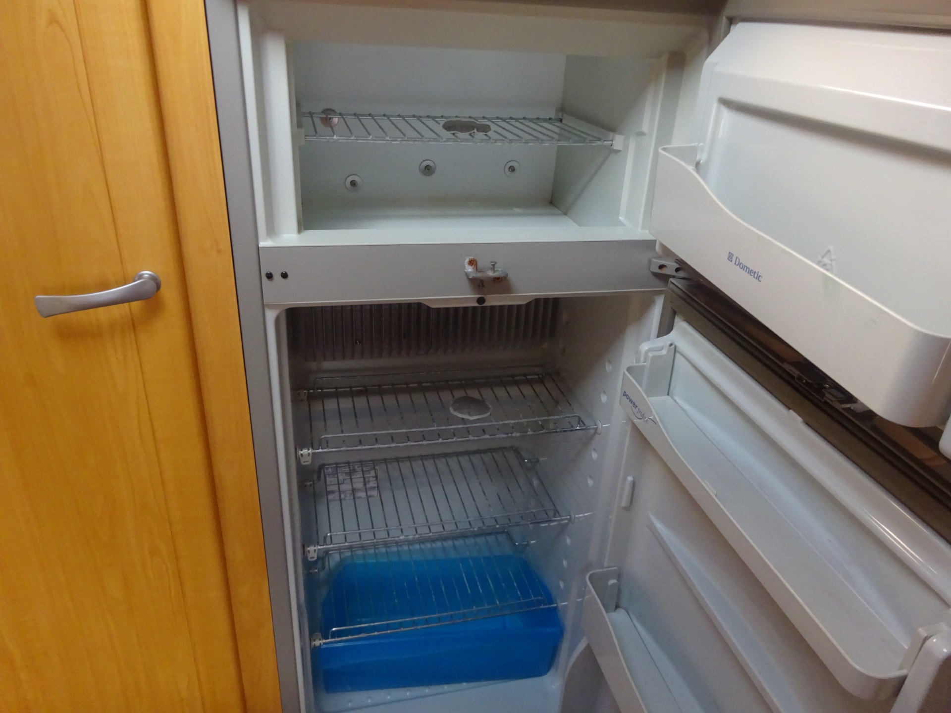 Lmc Munsterland 510 Frans Bed+Rondzit+Grote Koelkast en Mover