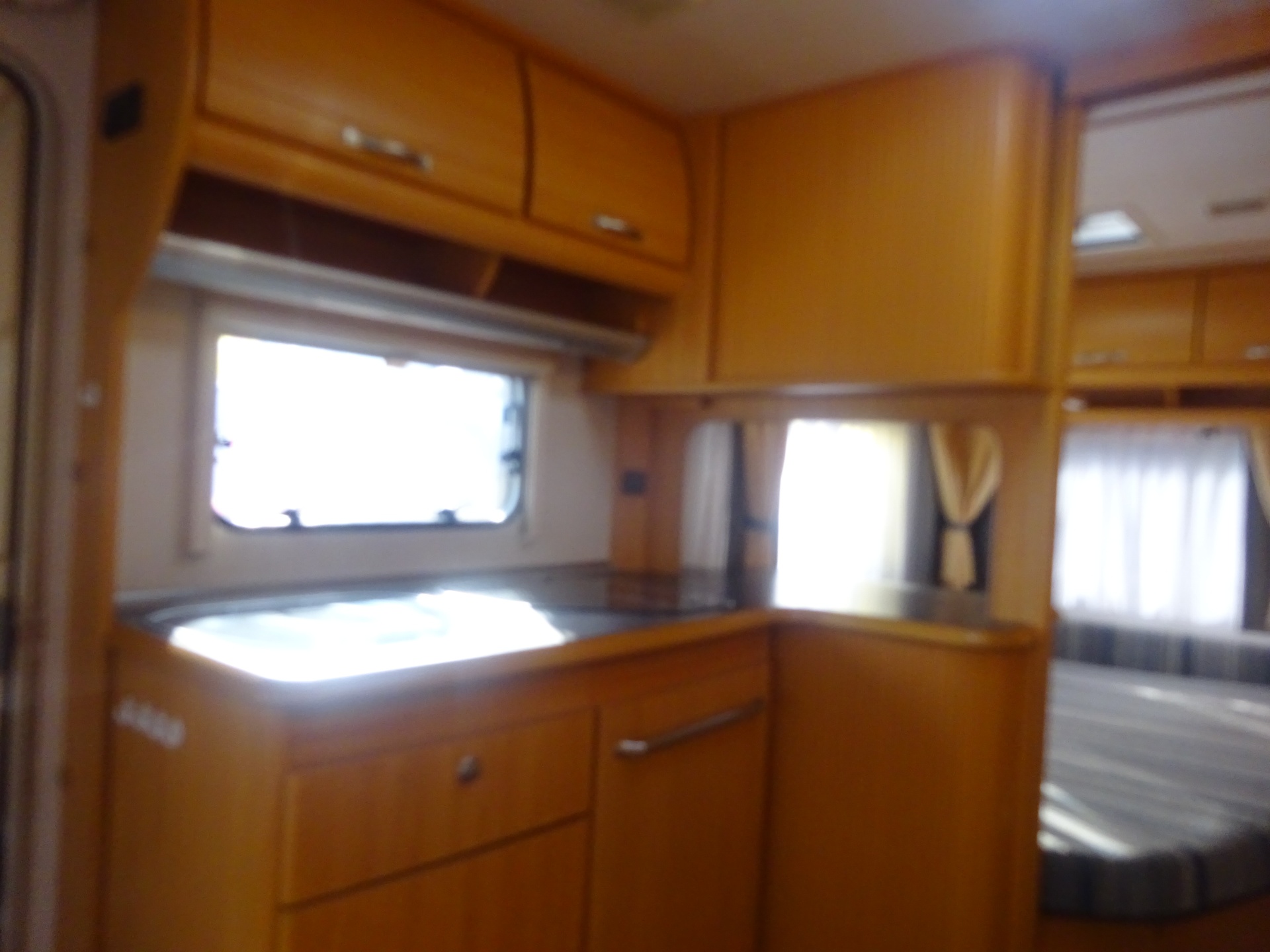 Lmc Munsterland 510 Frans Bed+Rondzit+Grote Koelkast en Mover