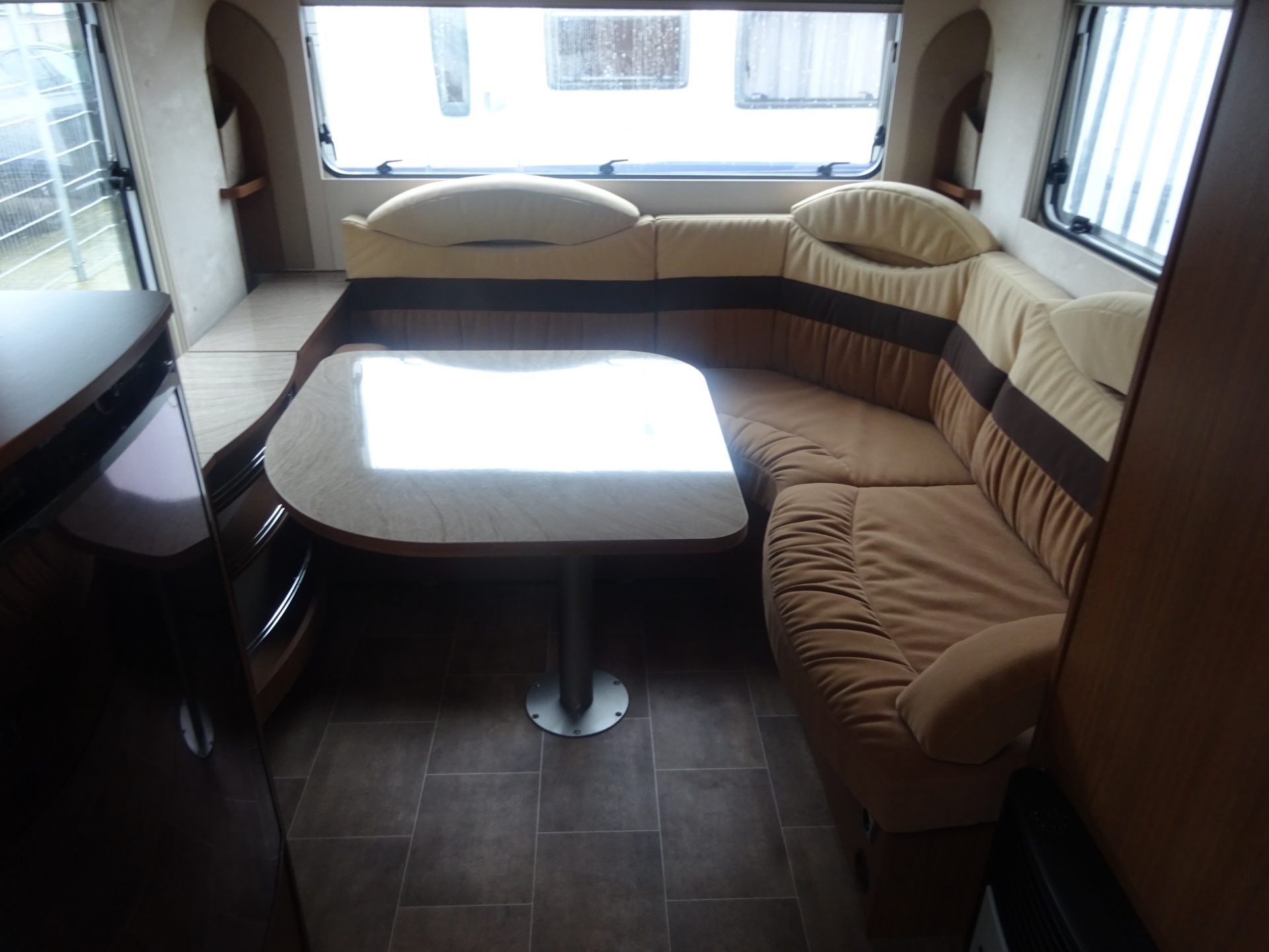 Burstner Averso 410 Plus Met HefBed en Mover