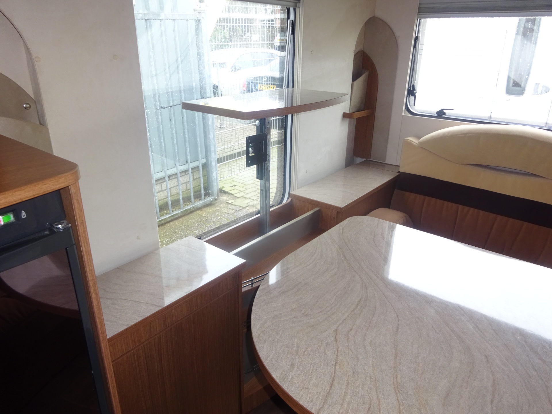 Burstner Averso 410 Plus Met HefBed en Mover