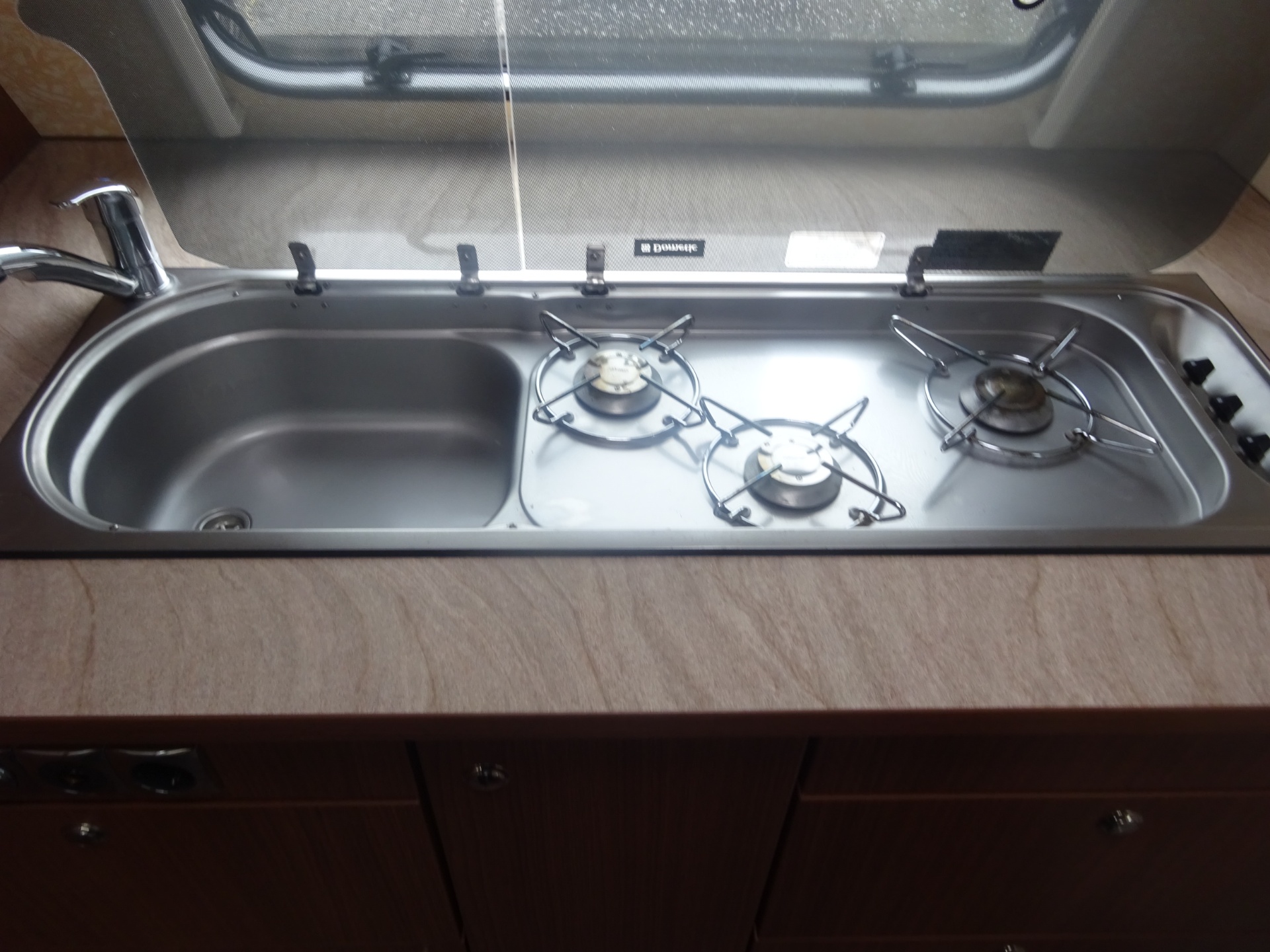 Burstner Averso 410 Plus Met HefBed en Mover