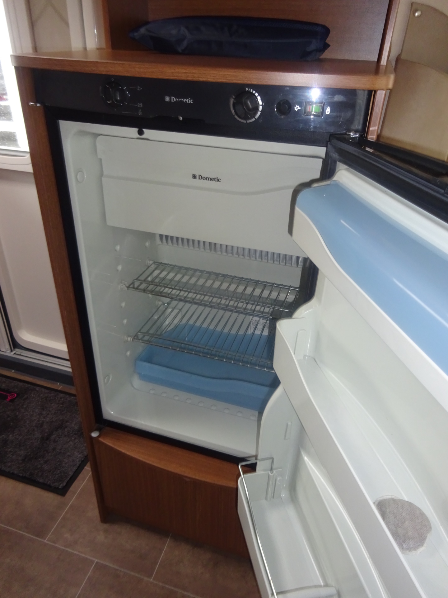 Burstner Averso 410 Plus Met HefBed en Mover