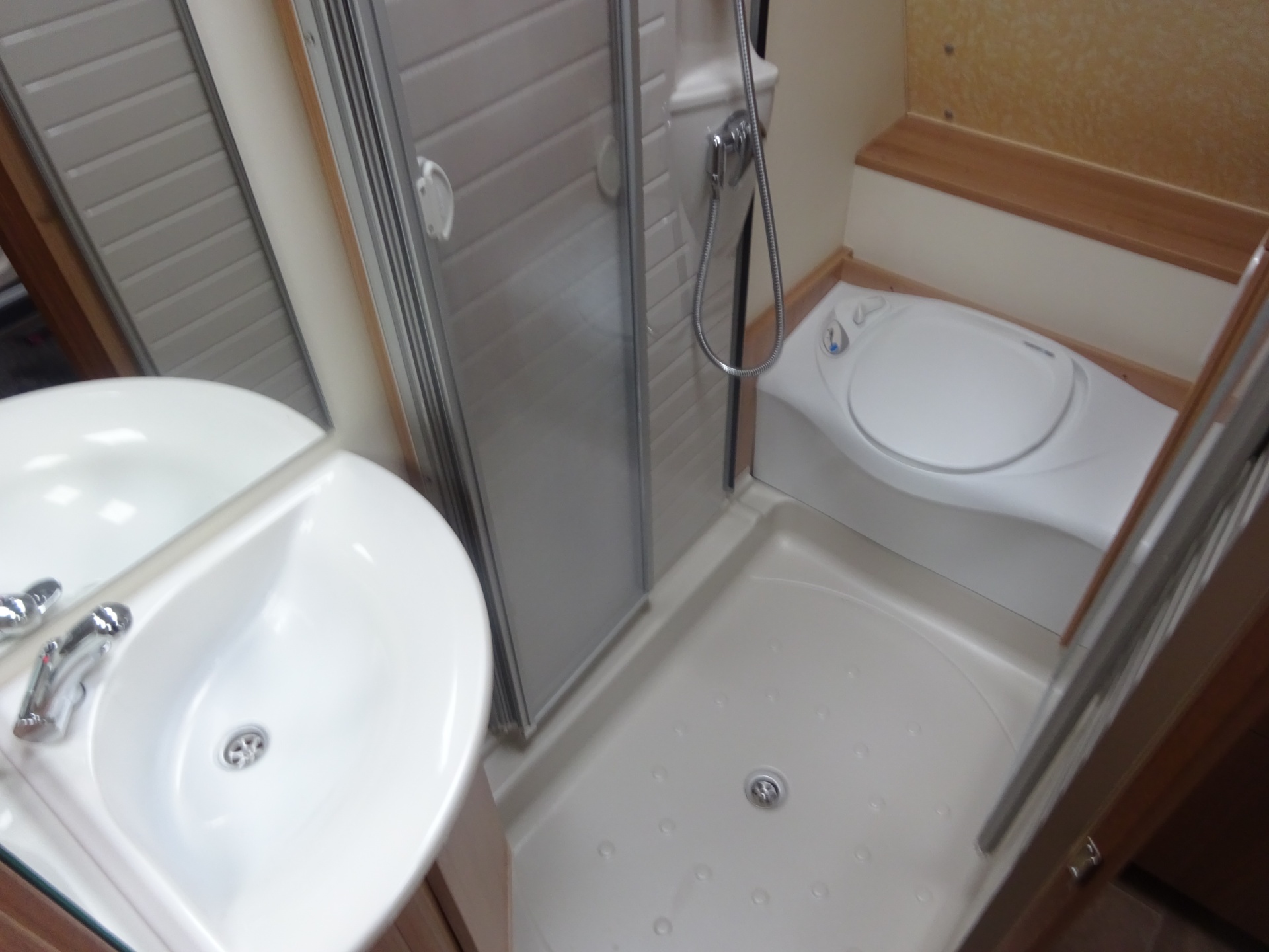 Burstner Averso 410 Plus Met HefBed en Mover