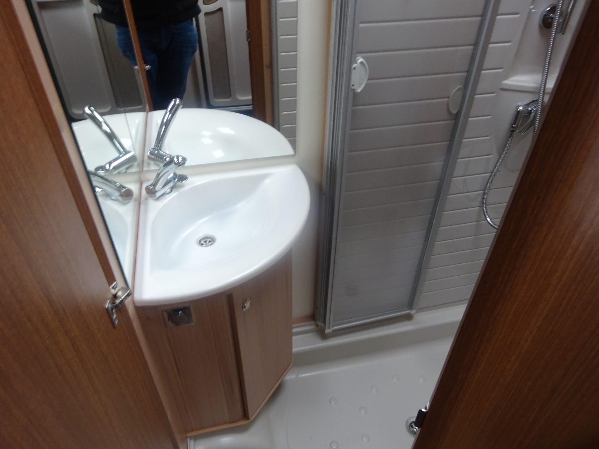 Burstner Averso 410 Plus Met HefBed en Mover