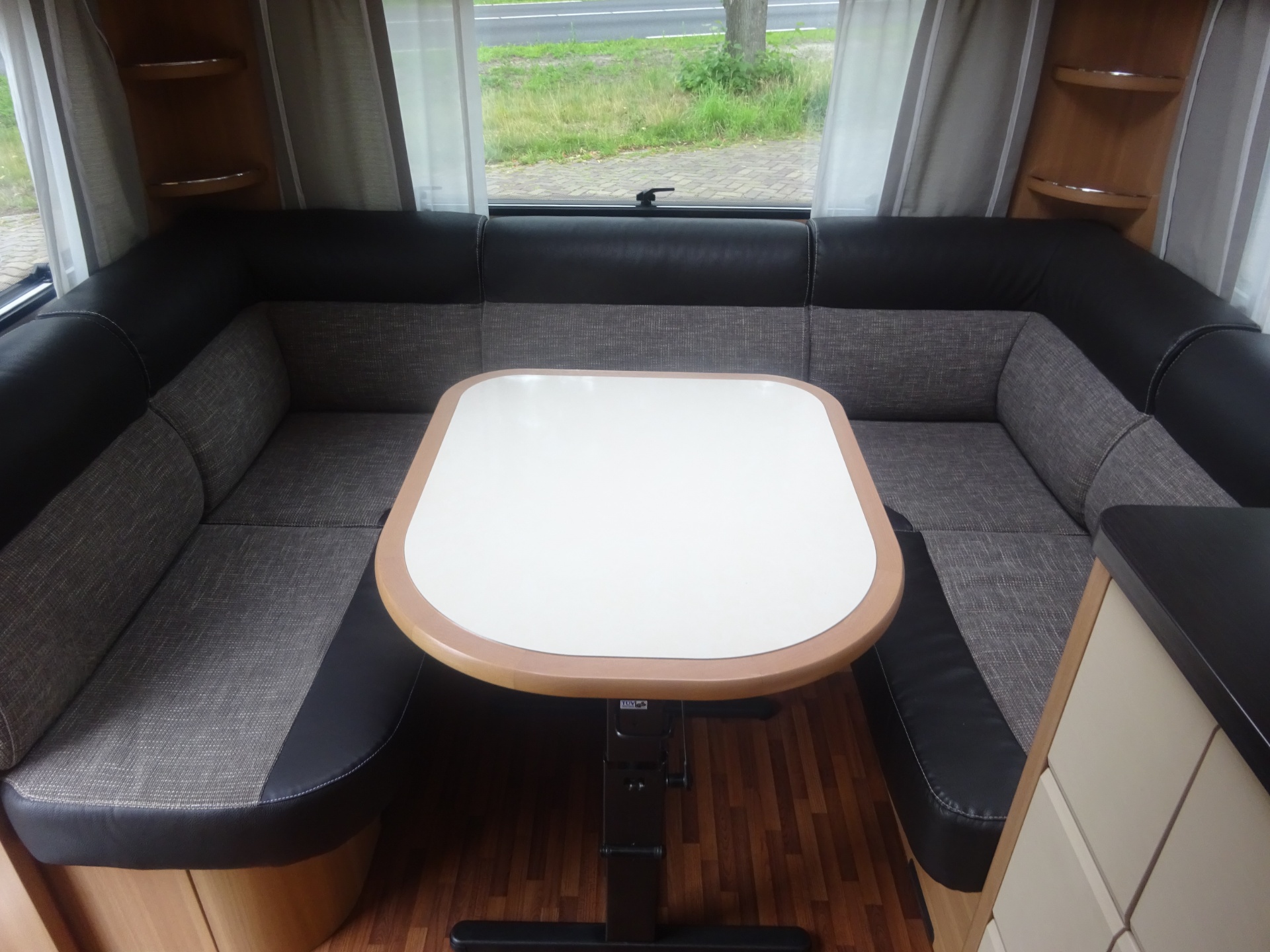 Lmc Passion 470D Met Frans Bed en Rondzit+Mover+Luifel