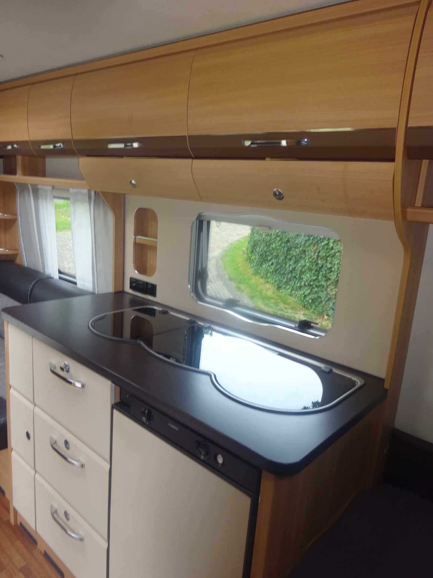 Lmc Passion 470D Met Frans Bed en Rondzit+Mover+Luifel