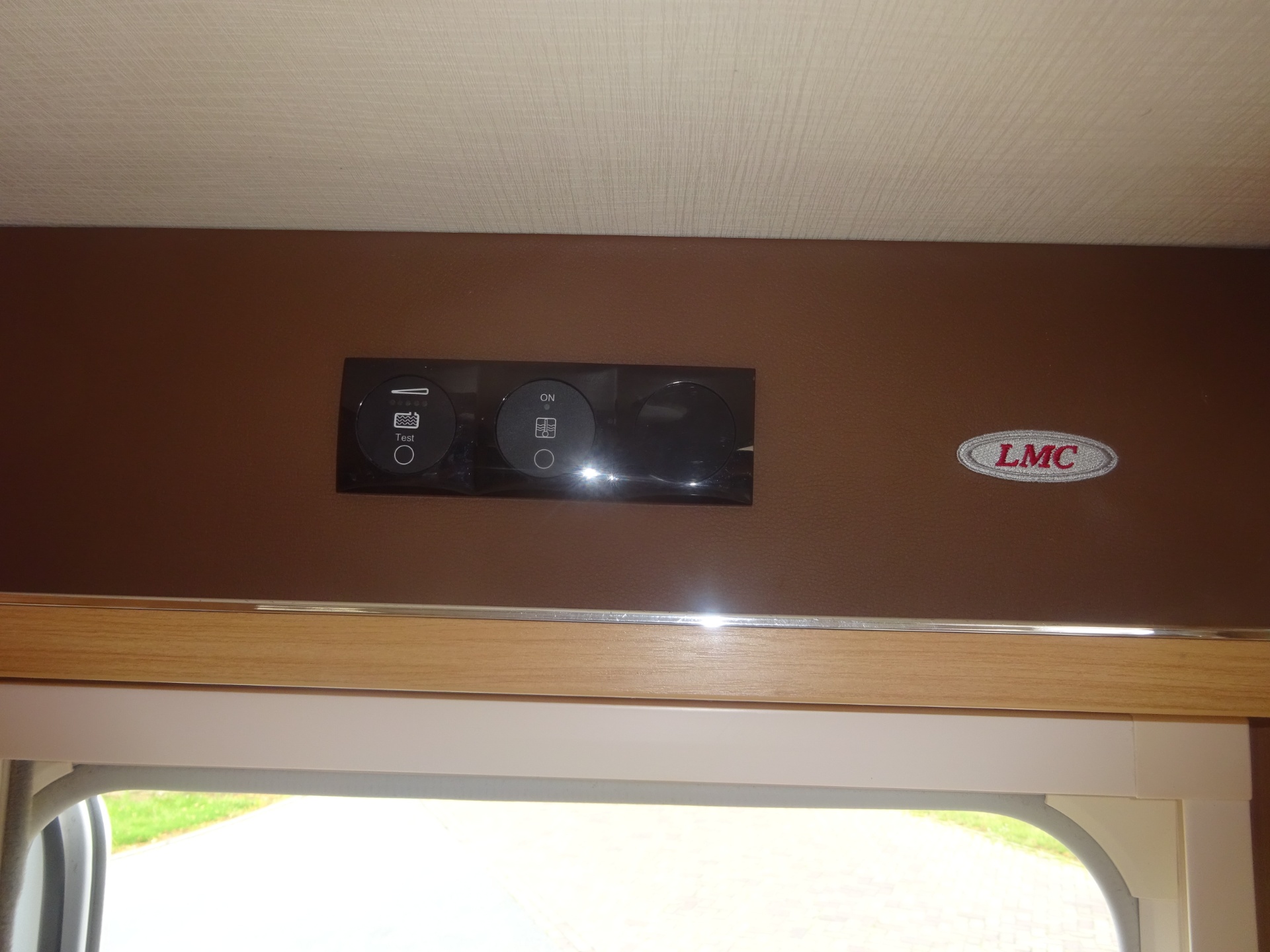 Lmc Passion 470D Met Frans Bed en Rondzit+Mover+Luifel