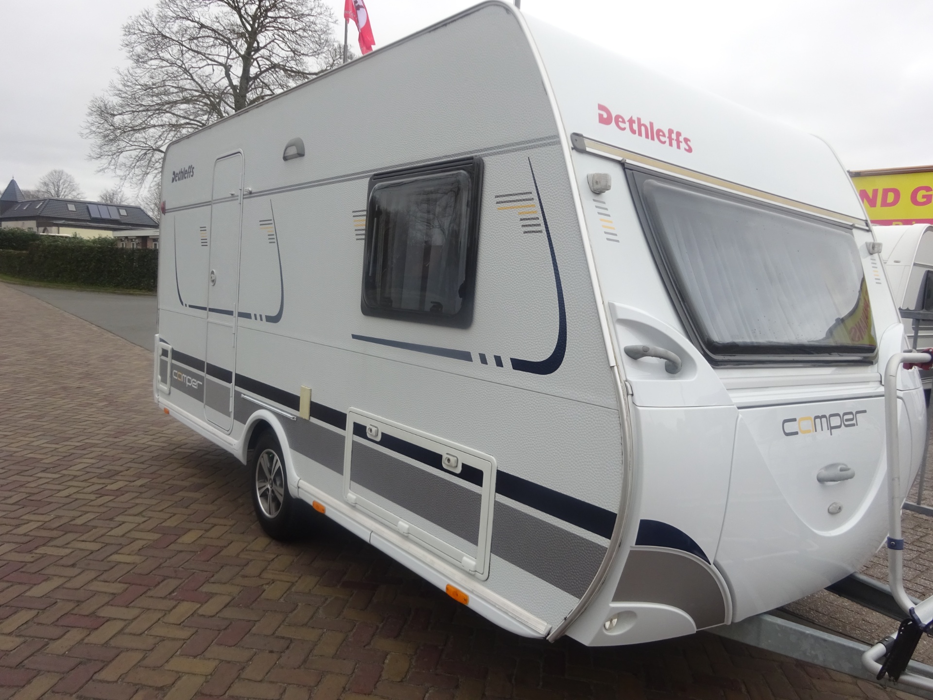 Dethleffs Camper 440DB Met Mover